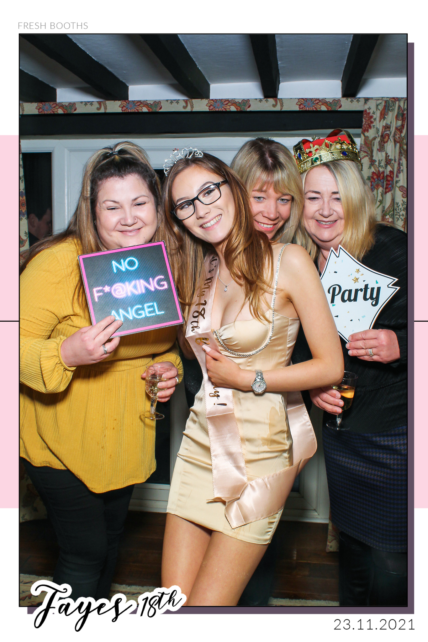Fayes 18th - Selfie Mirror | View more photos from the event at gallery.freshbooths.com/u/FreshBooths/Fayes-18th-Selfie-Mirror