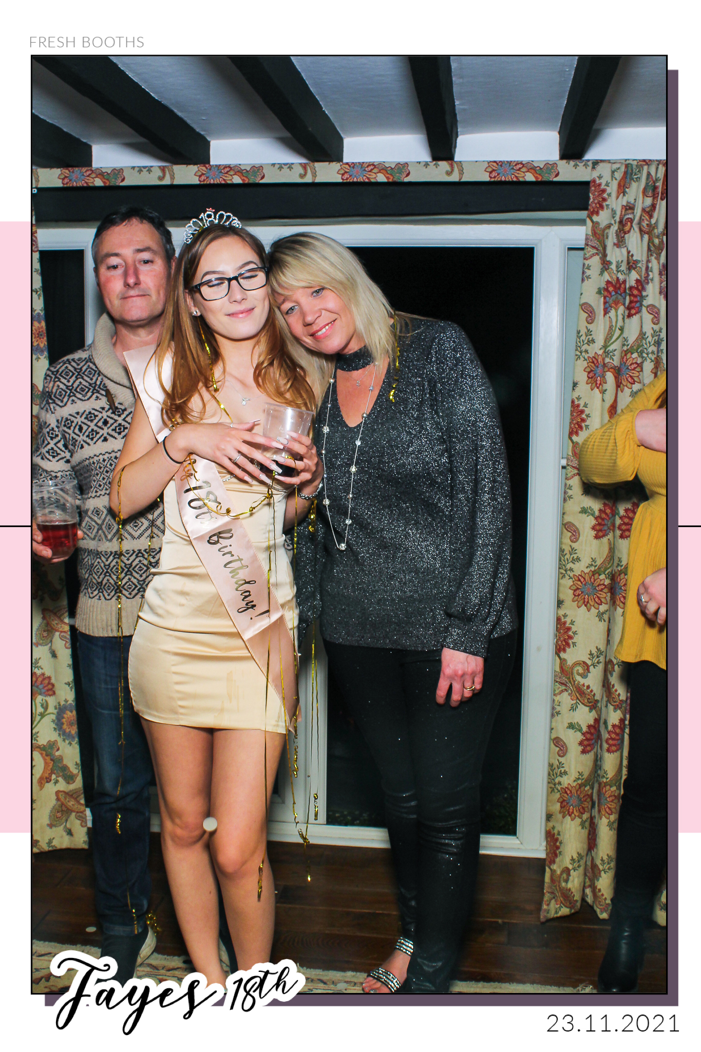 Fayes 18th - Selfie Mirror | View more photos from the event at gallery.freshbooths.com/u/FreshBooths/Fayes-18th-Selfie-Mirror