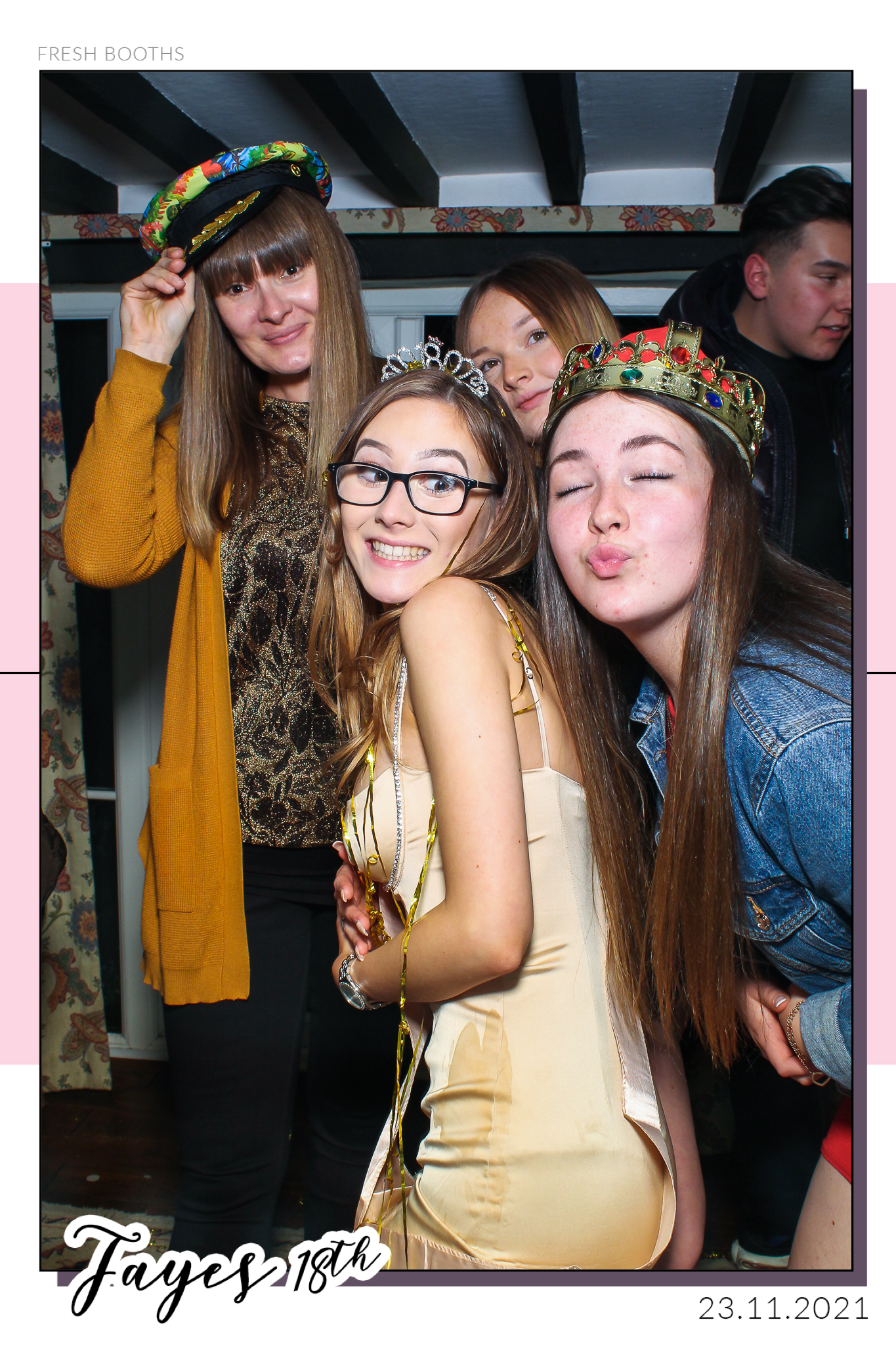 Fayes 18th - Selfie Mirror | View more photos from the event at gallery.freshbooths.com/u/FreshBooths/Fayes-18th-Selfie-Mirror