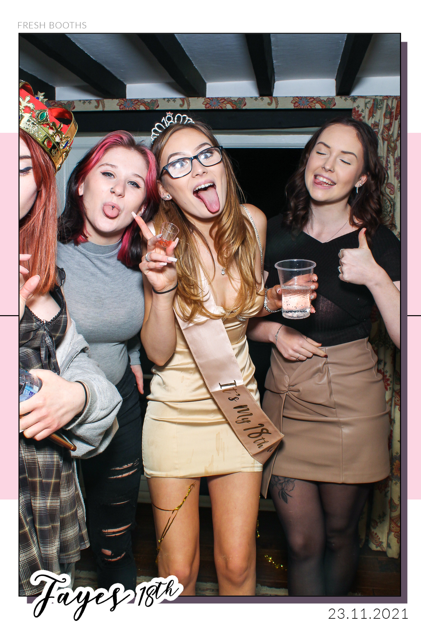 Fayes 18th - Selfie Mirror | View more photos from the event at gallery.freshbooths.com/u/FreshBooths/Fayes-18th-Selfie-Mirror