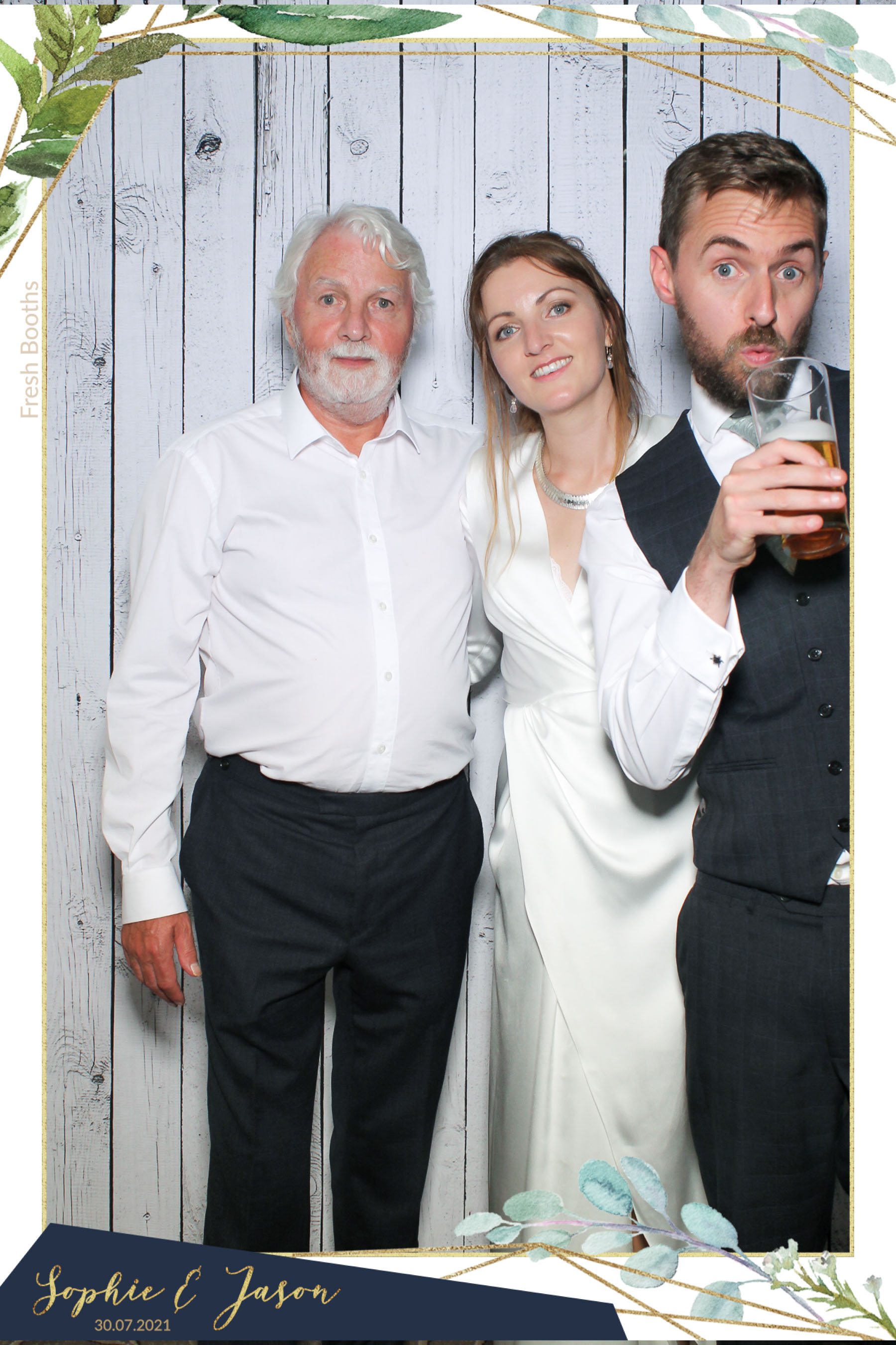 Jason and Sophie Wedding - Selfie Mirror | View more photos from the event at gallery.freshbooths.com/u/FreshBooths/Jason-and-Sophie-Wedding-Selfie-Mirror