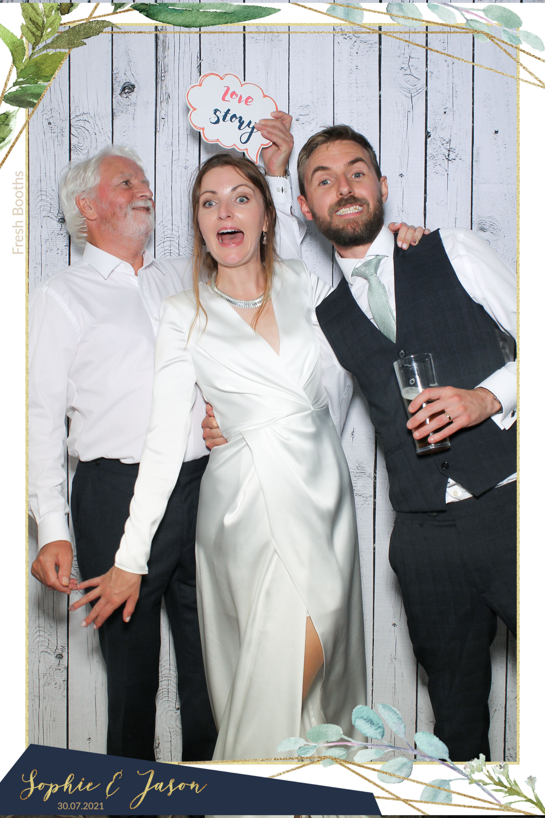 Jason and Sophie Wedding - Selfie Mirror | View more photos from the event at gallery.freshbooths.com/u/FreshBooths/Jason-and-Sophie-Wedding-Selfie-Mirror