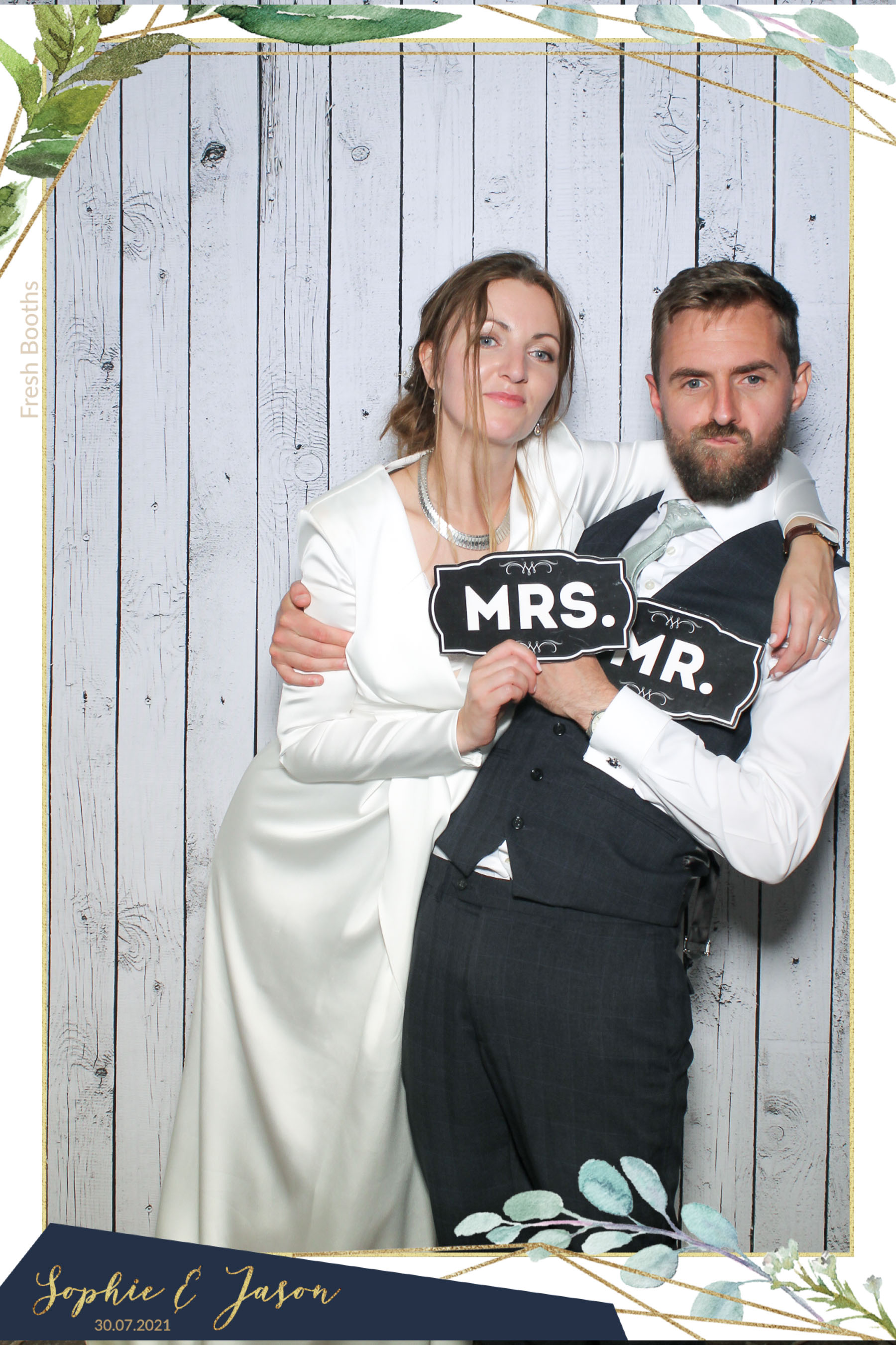 Jason and Sophie Wedding - Selfie Mirror | View more photos from the event at gallery.freshbooths.com/u/FreshBooths/Jason-and-Sophie-Wedding-Selfie-Mirror