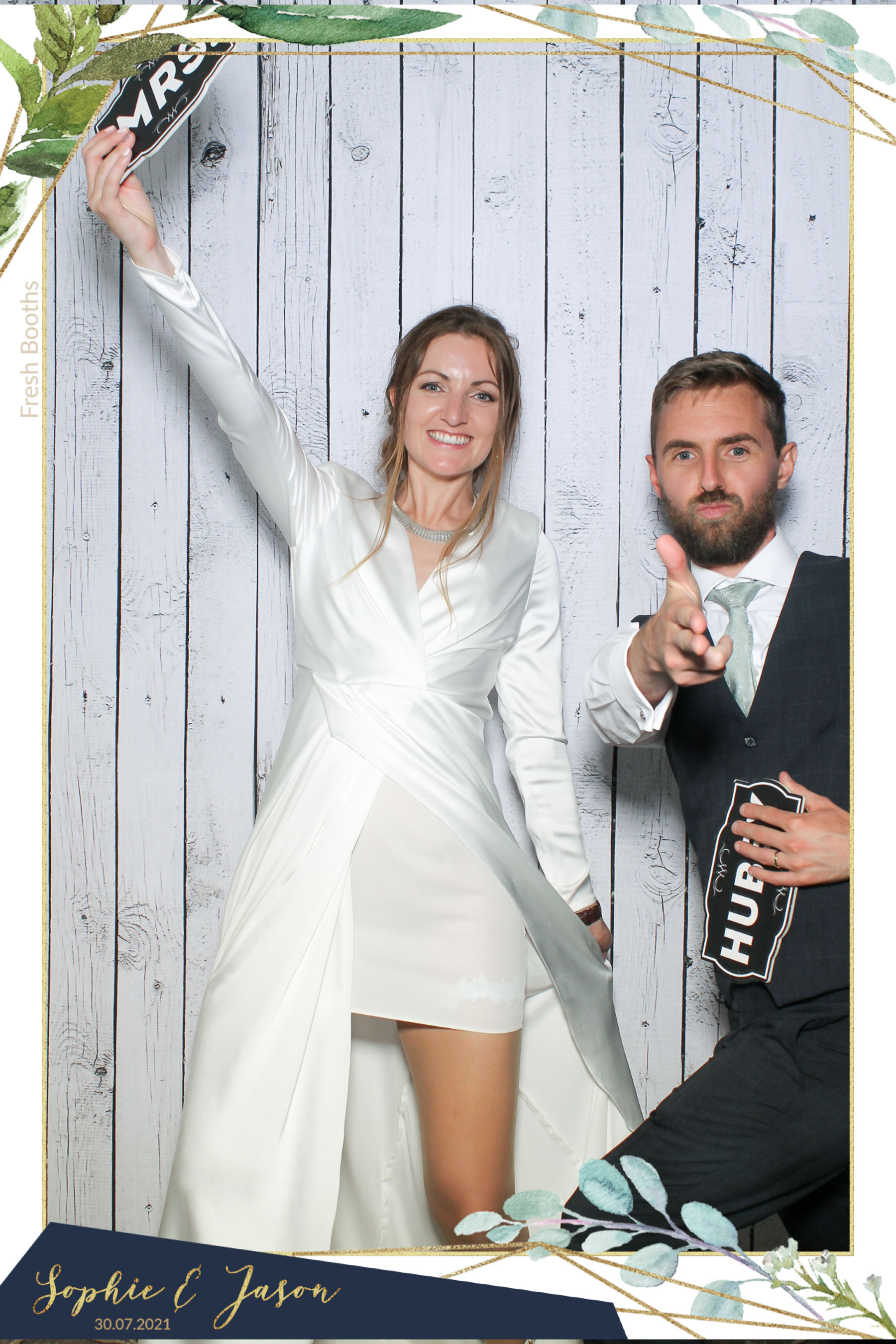 Jason and Sophie Wedding - Selfie Mirror | View more photos from the event at gallery.freshbooths.com/u/FreshBooths/Jason-and-Sophie-Wedding-Selfie-Mirror