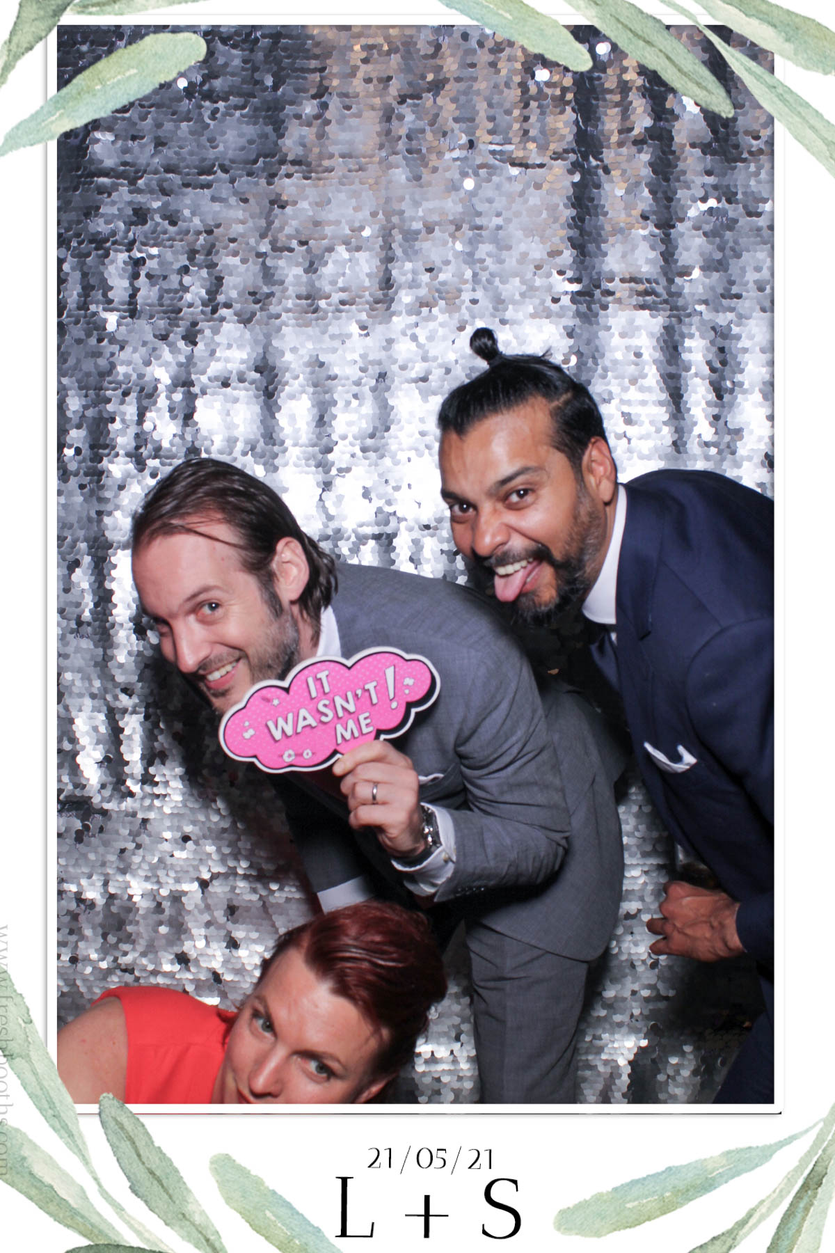 L & S Wedding | View more photos from the event at gallery.freshbooths.com/u/FreshBooths/L-S-Wedding
