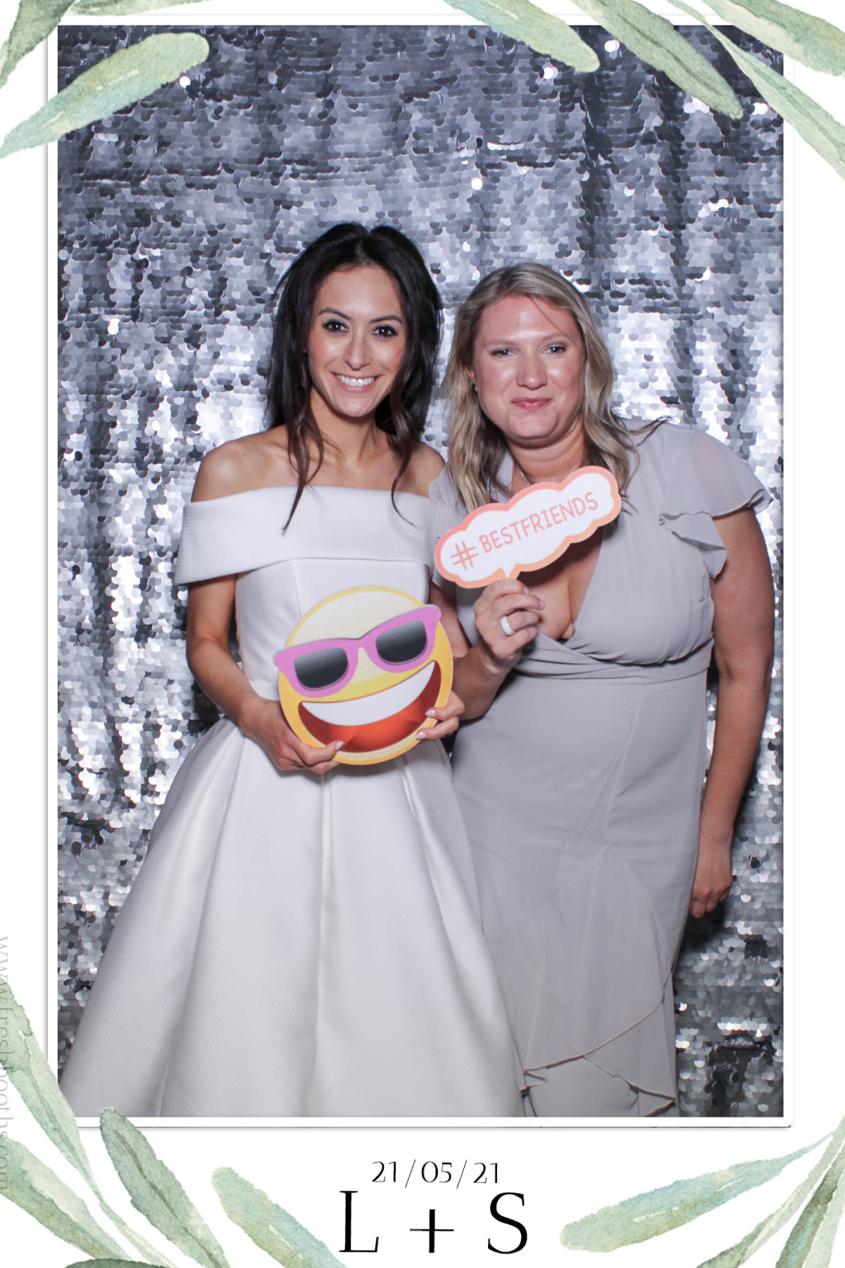 L & S Wedding | View more photos from the event at gallery.freshbooths.com/u/FreshBooths/L-S-Wedding