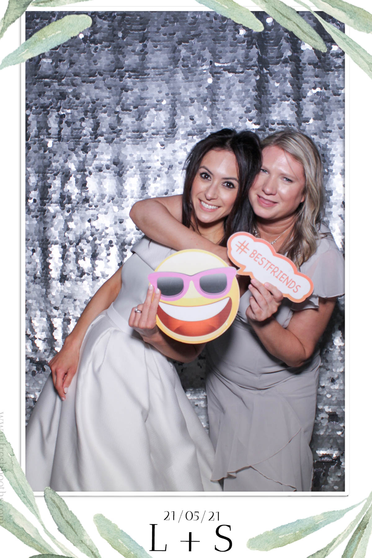 L & S Wedding | View more photos from the event at gallery.freshbooths.com/u/FreshBooths/L-S-Wedding