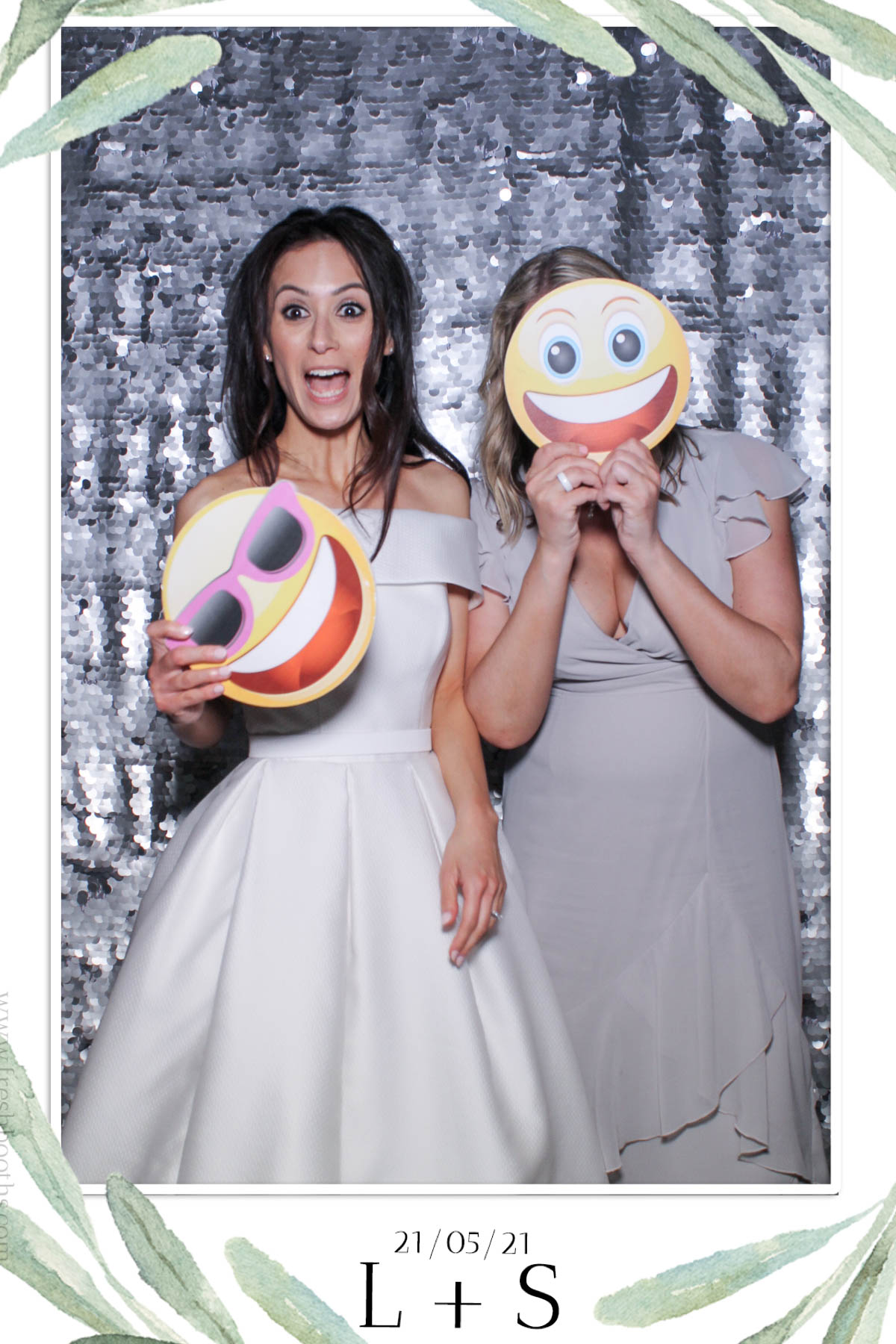 L & S Wedding | View more photos from the event at gallery.freshbooths.com/u/FreshBooths/L-S-Wedding