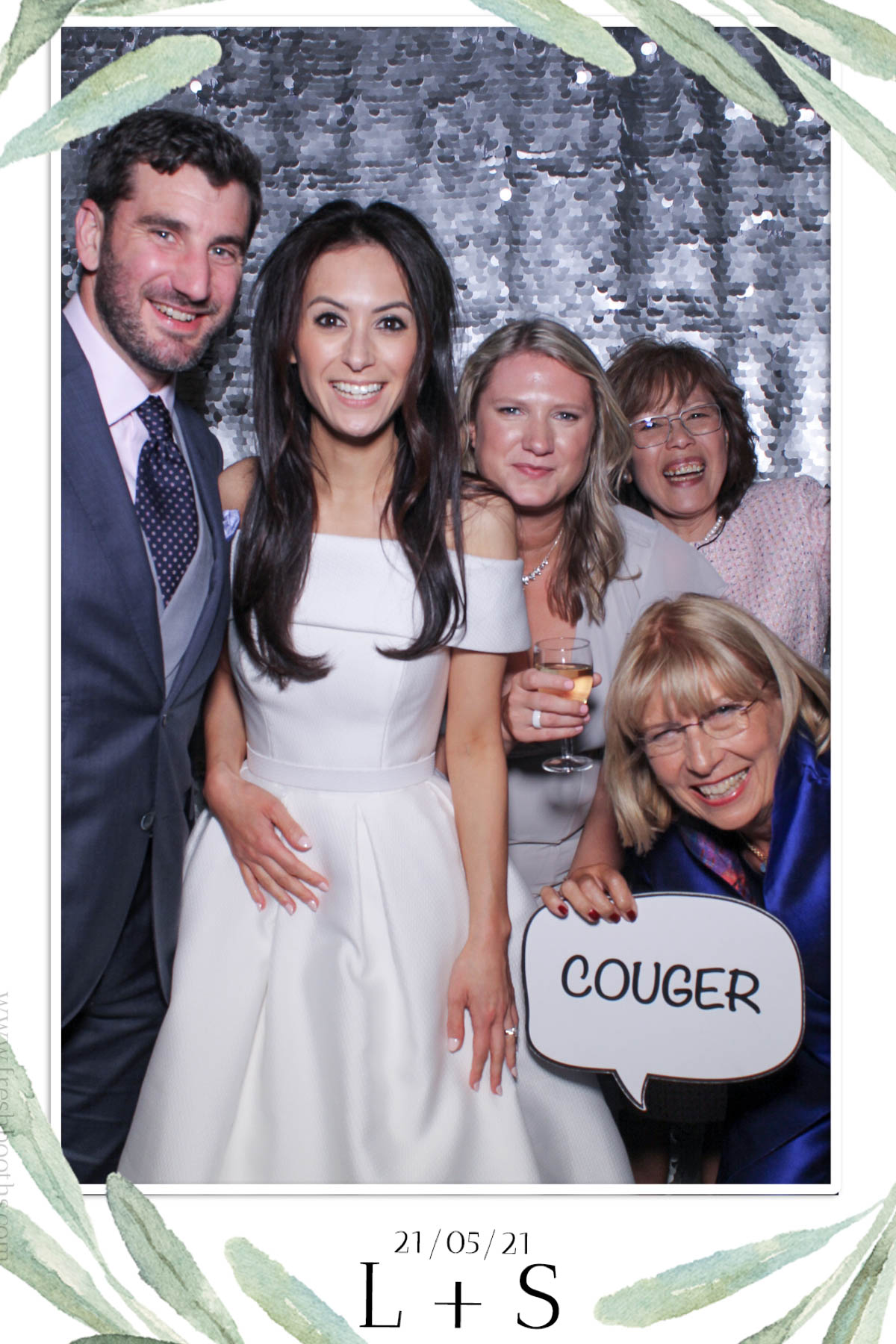 L & S Wedding | View more photos from the event at gallery.freshbooths.com/u/FreshBooths/L-S-Wedding