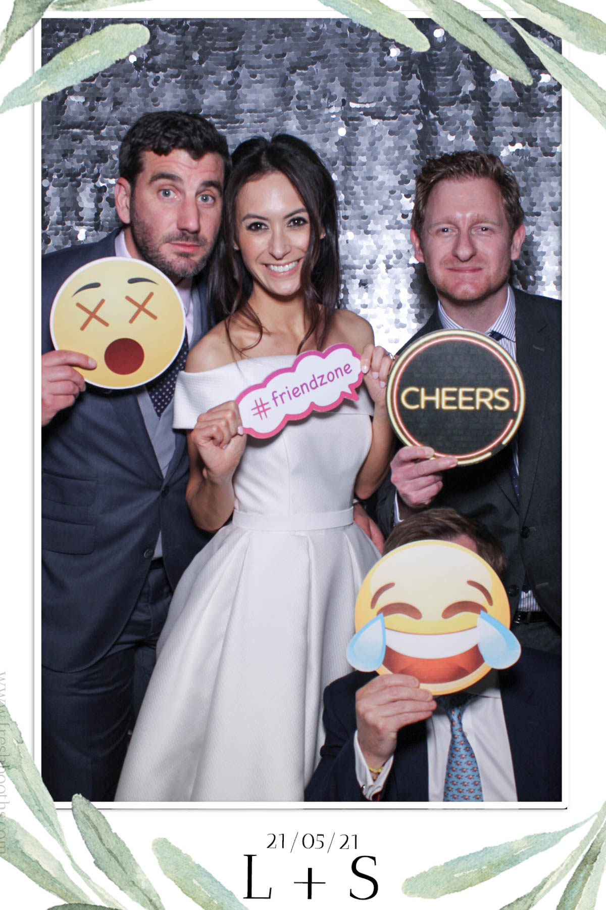 L & S Wedding | View more photos from the event at gallery.freshbooths.com/u/FreshBooths/L-S-Wedding
