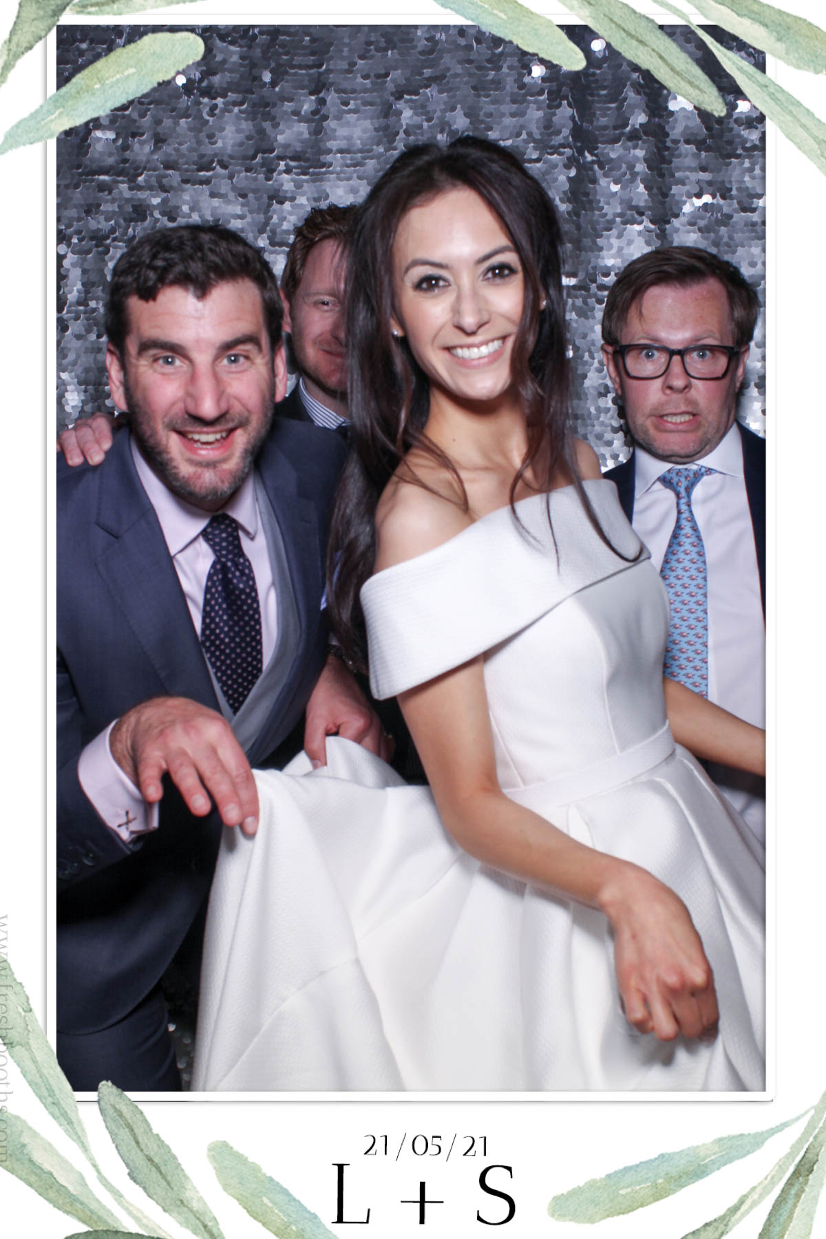 L & S Wedding | View more photos from the event at gallery.freshbooths.com/u/FreshBooths/L-S-Wedding