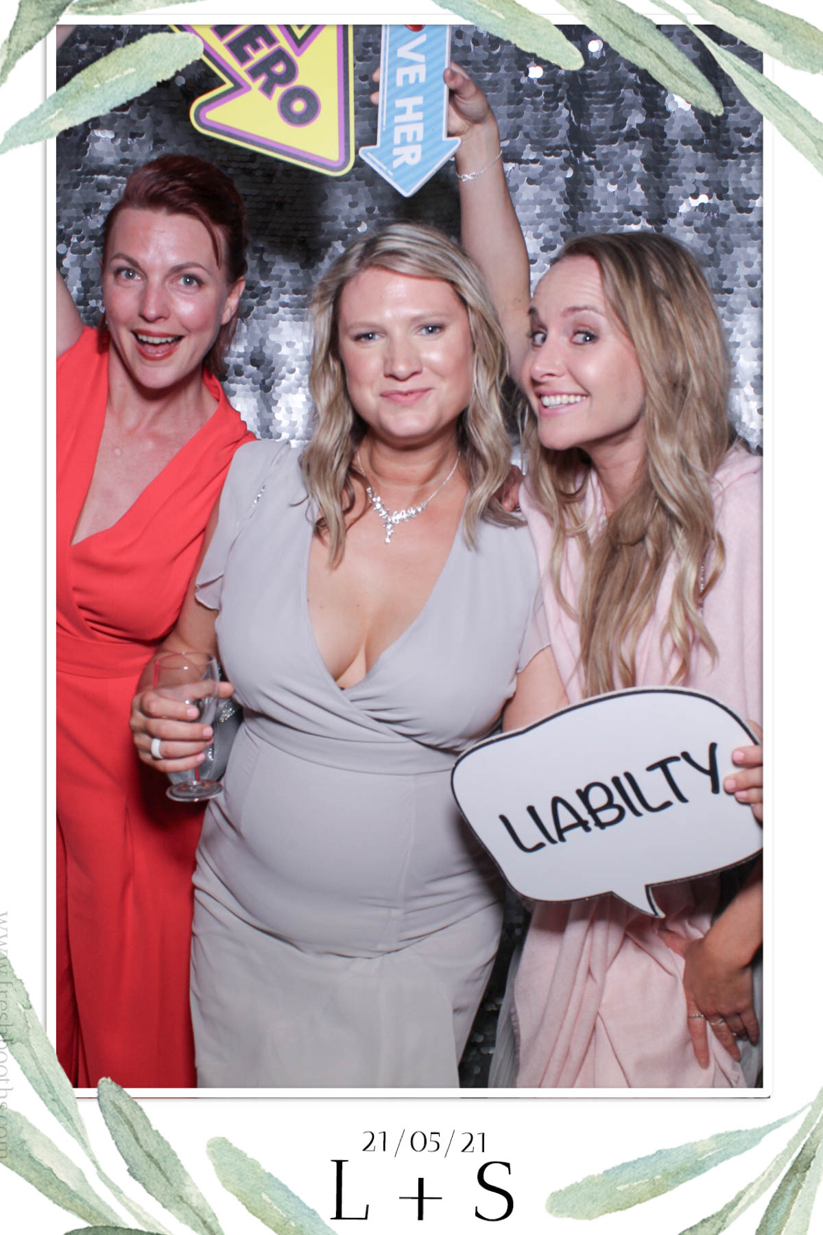 L & S Wedding | View more photos from the event at gallery.freshbooths.com/u/FreshBooths/L-S-Wedding