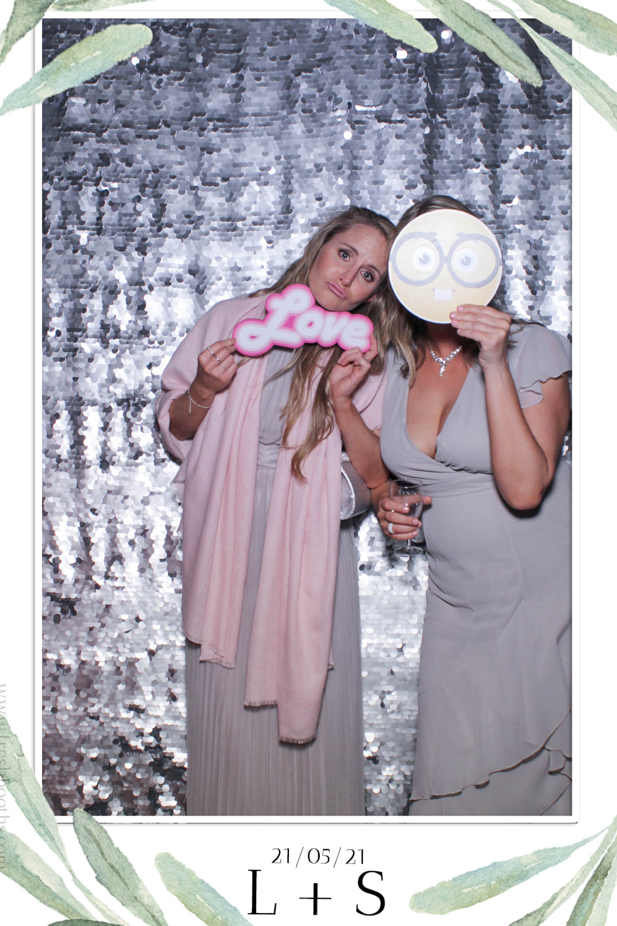 L & S Wedding | View more photos from the event at gallery.freshbooths.com/u/FreshBooths/L-S-Wedding