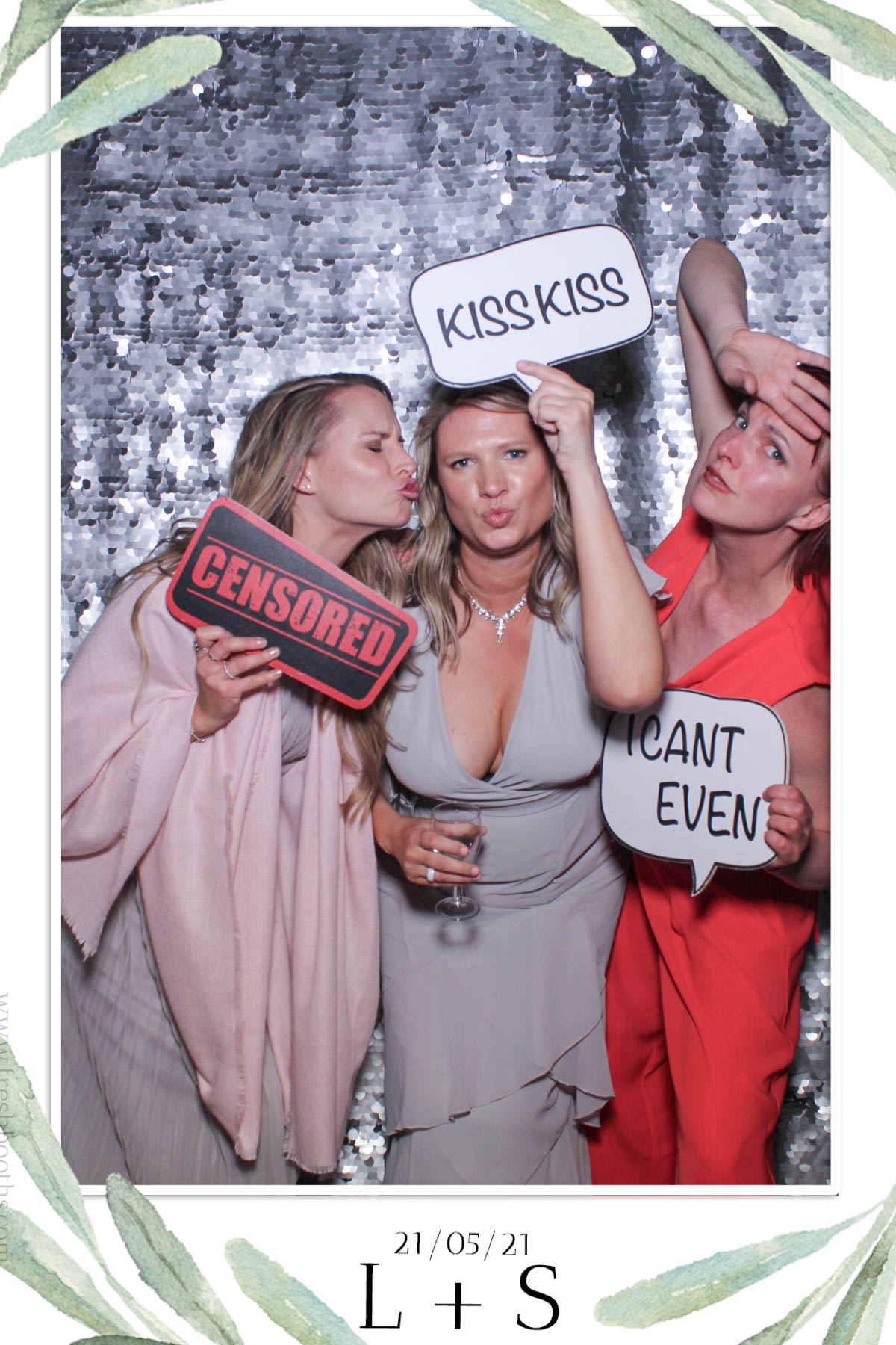 L & S Wedding | View more photos from the event at gallery.freshbooths.com/u/FreshBooths/L-S-Wedding