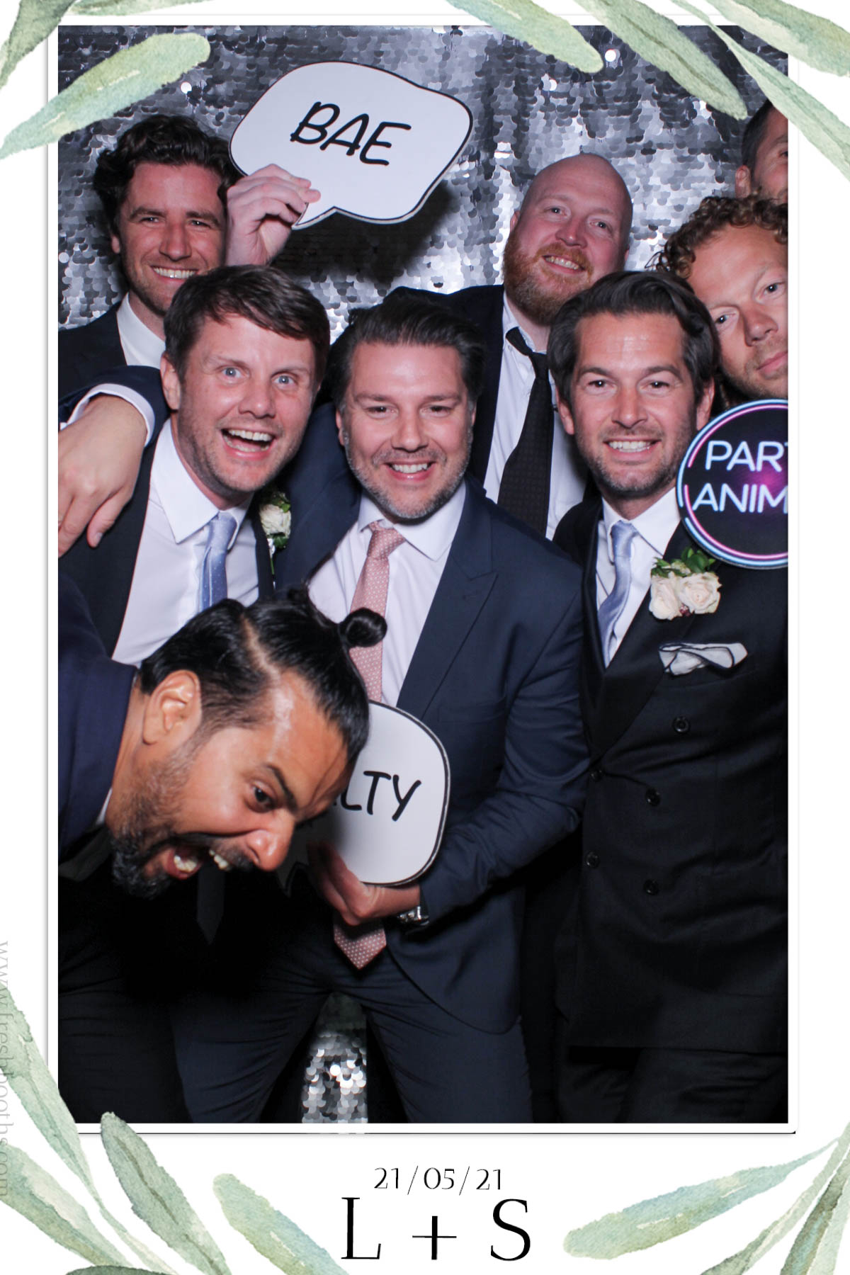 L & S Wedding | View more photos from the event at gallery.freshbooths.com/u/FreshBooths/L-S-Wedding