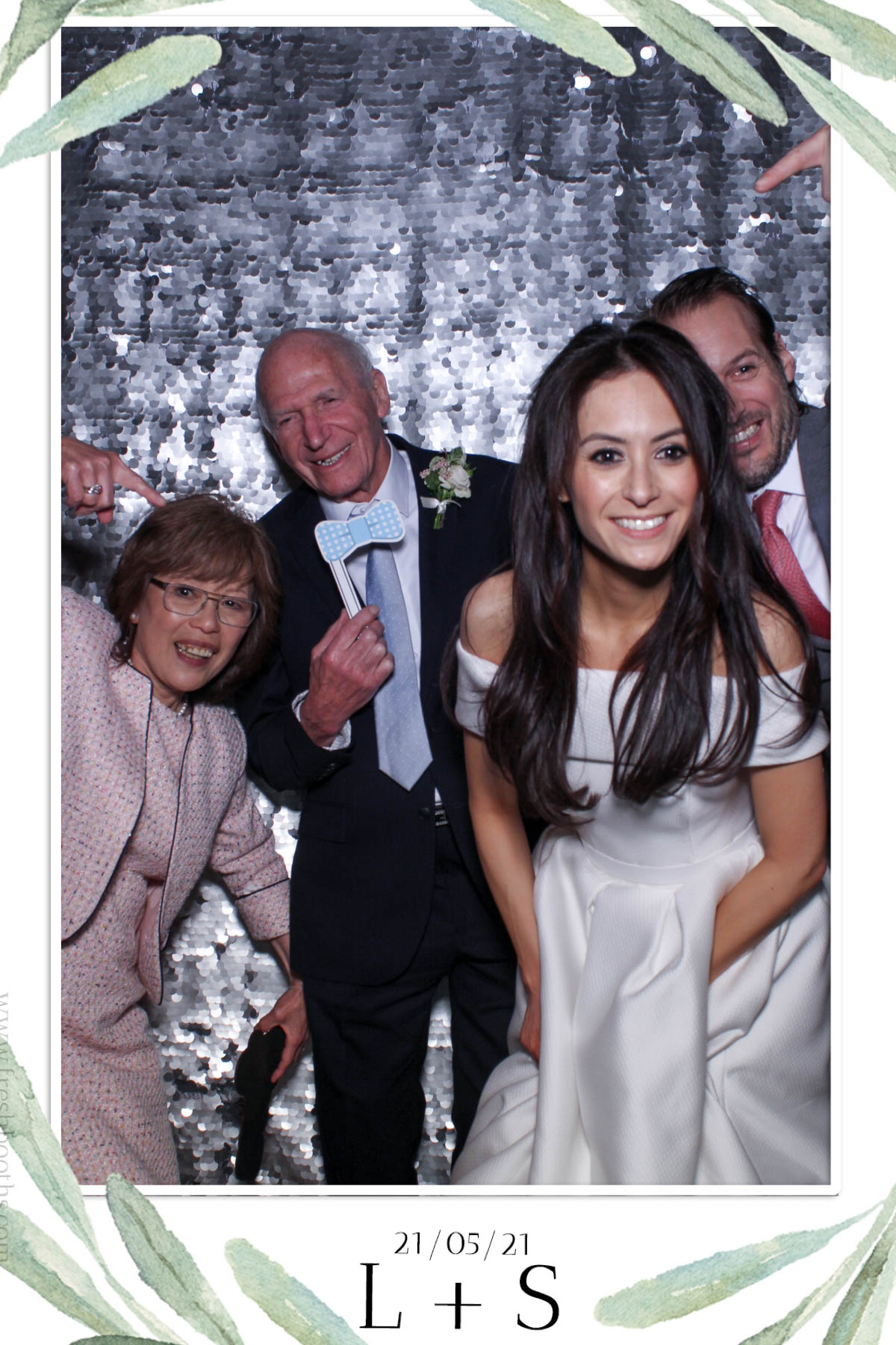 L & S Wedding | View more photos from the event at gallery.freshbooths.com/u/FreshBooths/L-S-Wedding