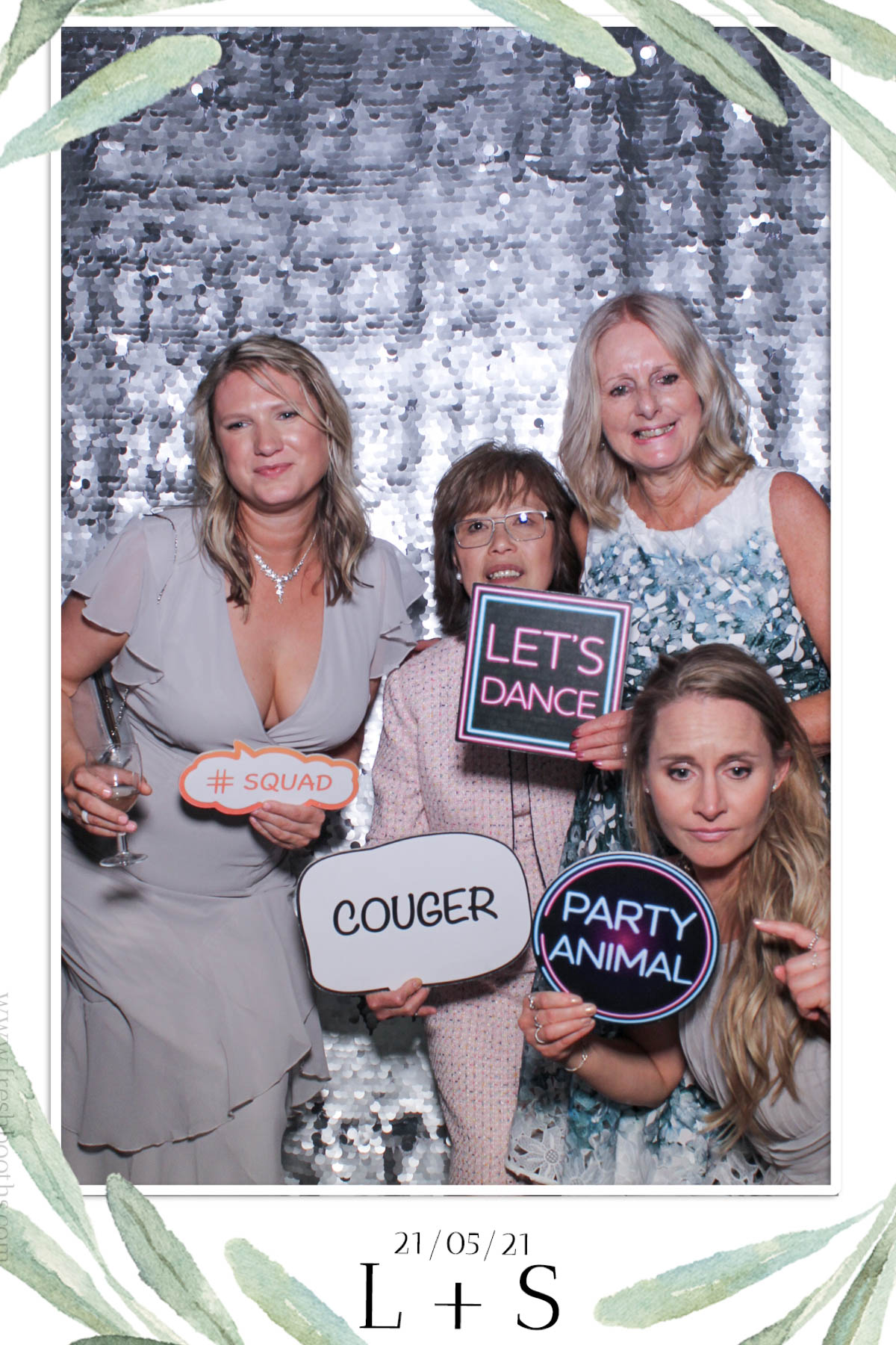 L & S Wedding | View more photos from the event at gallery.freshbooths.com/u/FreshBooths/L-S-Wedding