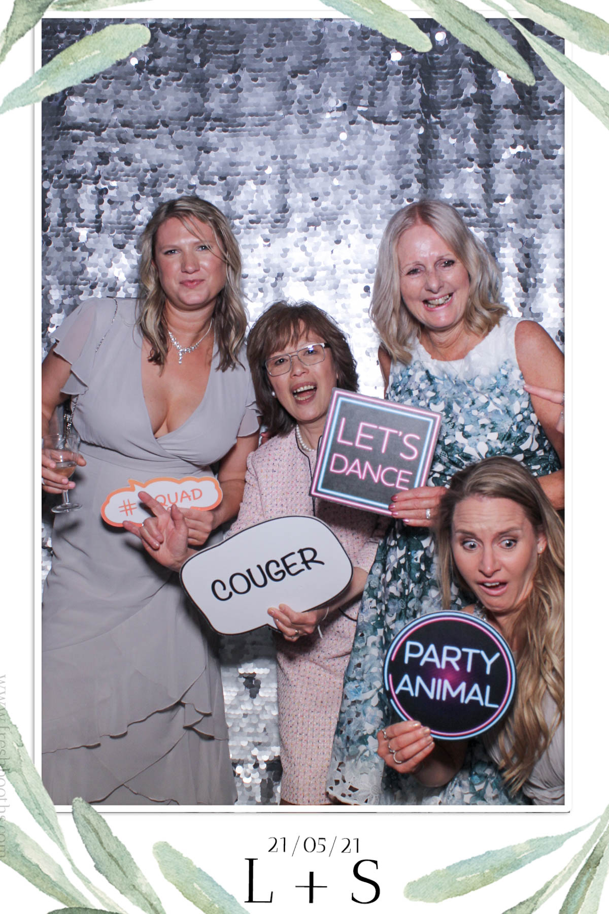 L & S Wedding | View more photos from the event at gallery.freshbooths.com/u/FreshBooths/L-S-Wedding