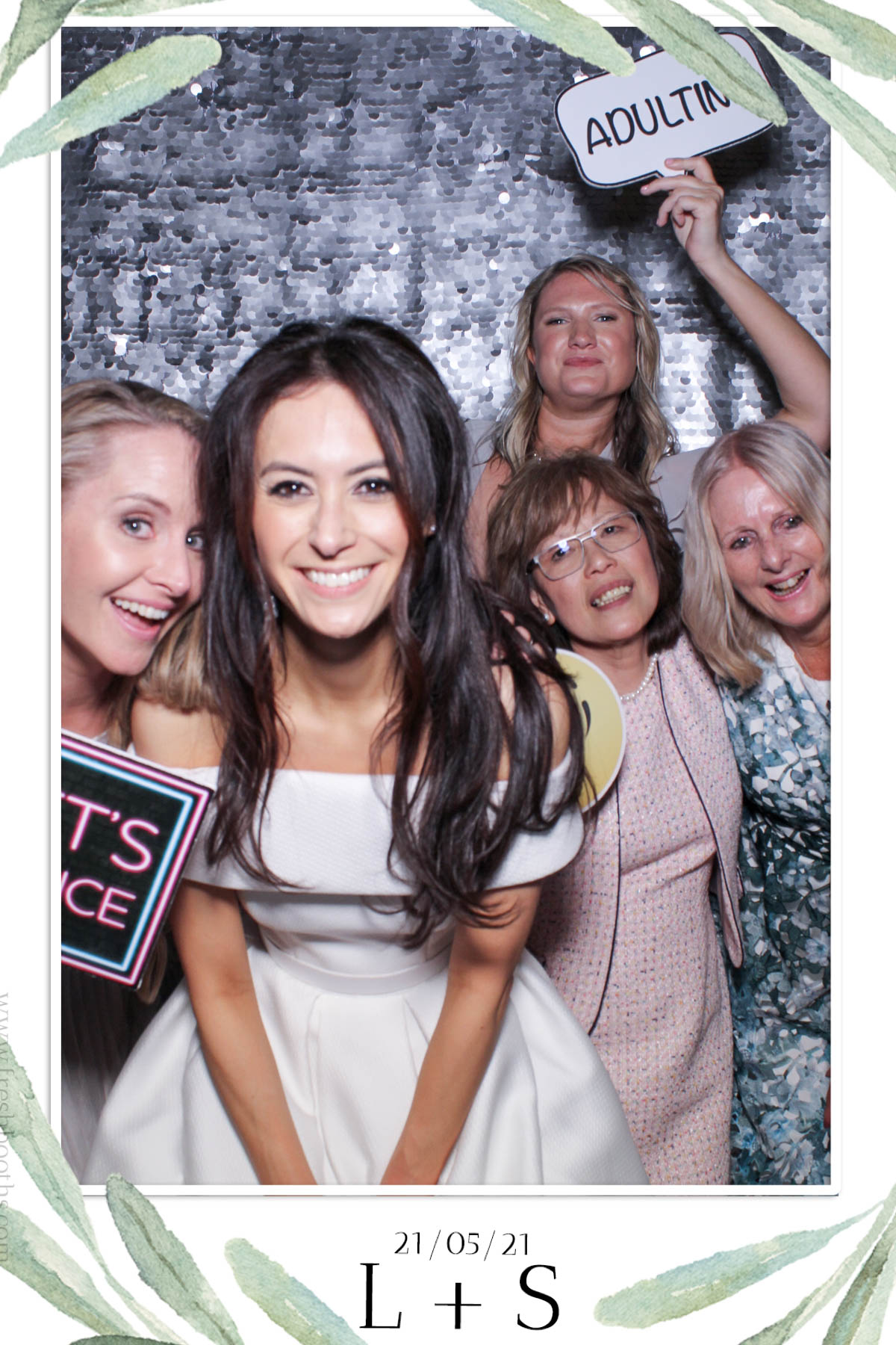 L & S Wedding | View more photos from the event at gallery.freshbooths.com/u/FreshBooths/L-S-Wedding