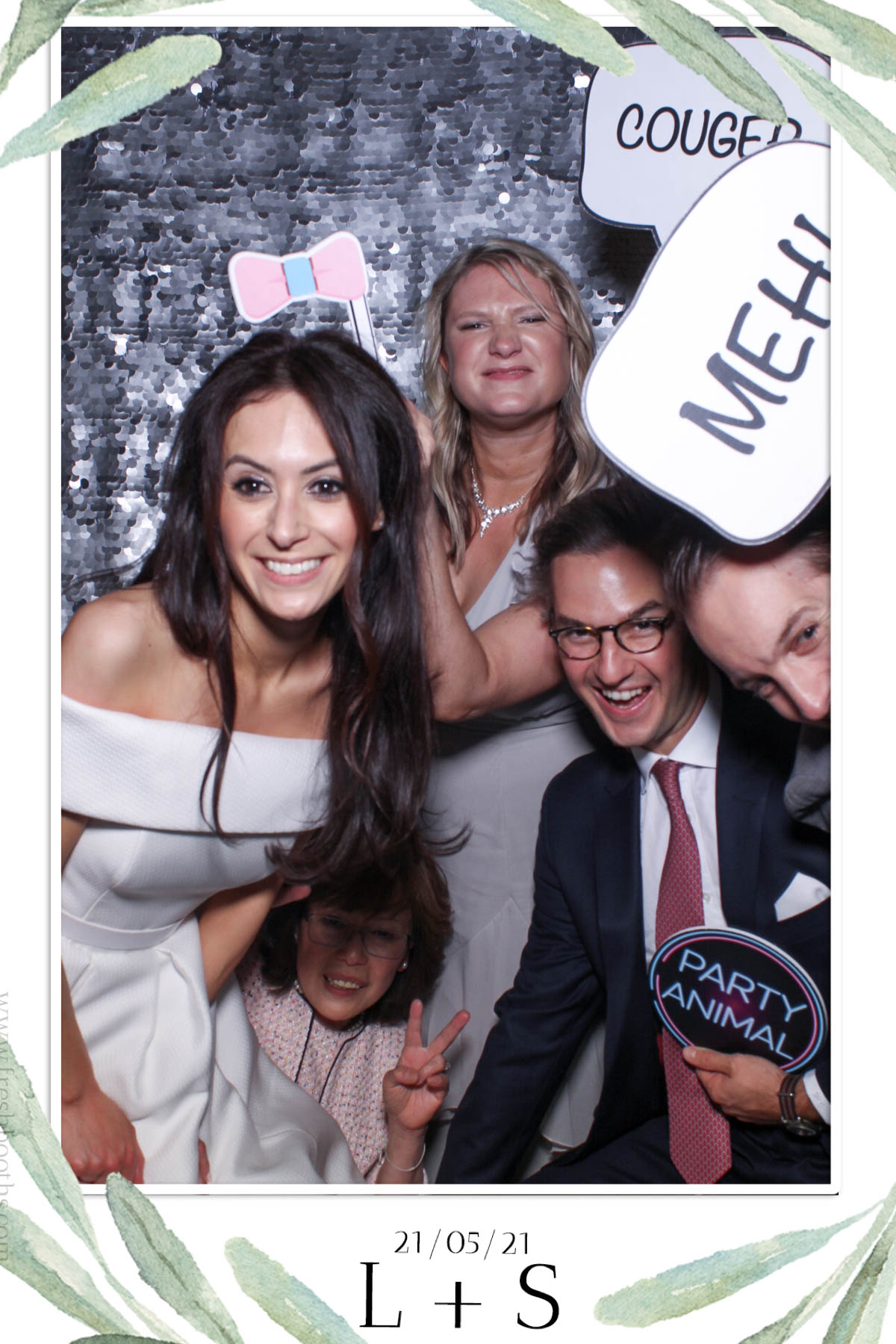 L & S Wedding | View more photos from the event at gallery.freshbooths.com/u/FreshBooths/L-S-Wedding