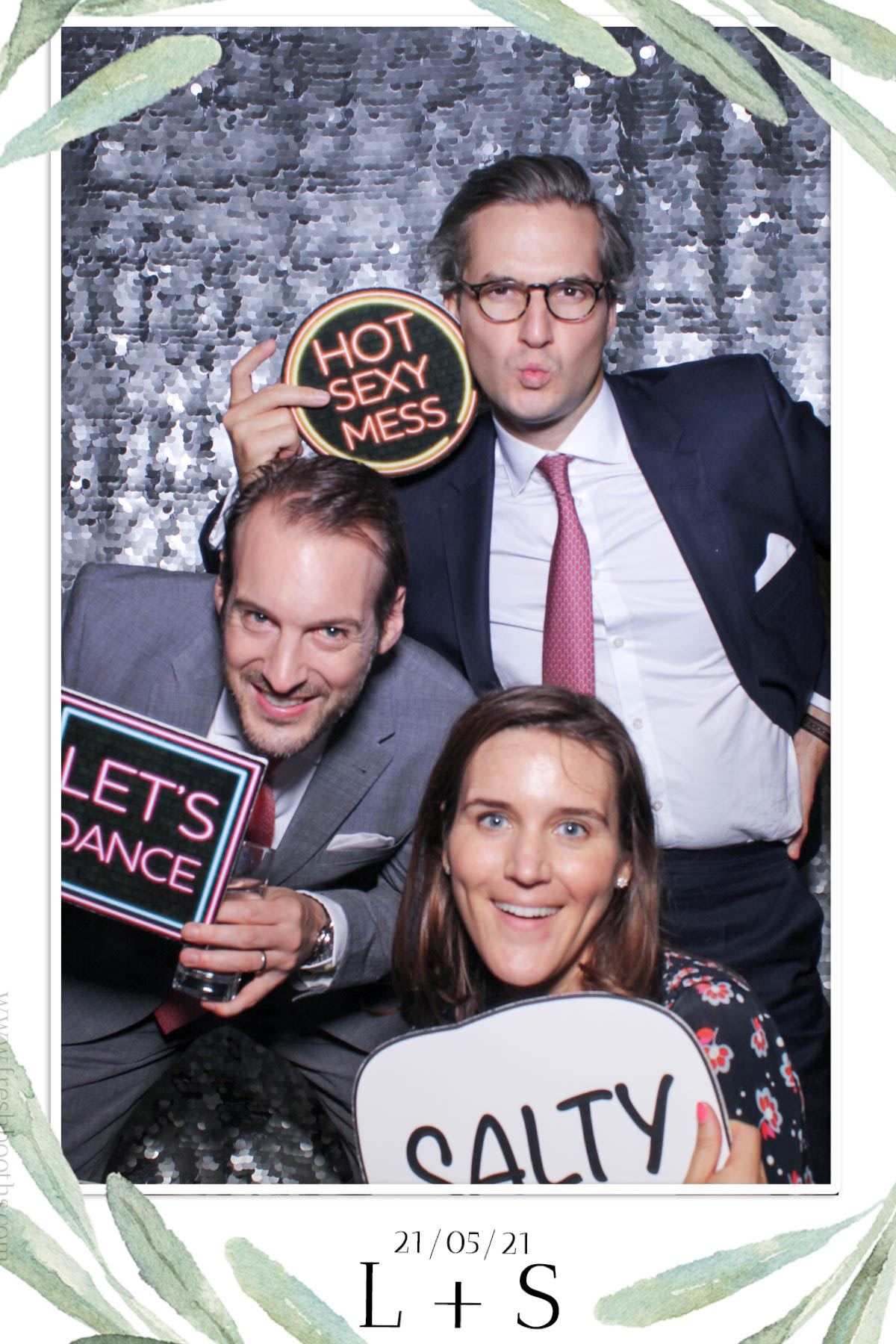 L & S Wedding | View more photos from the event at gallery.freshbooths.com/u/FreshBooths/L-S-Wedding