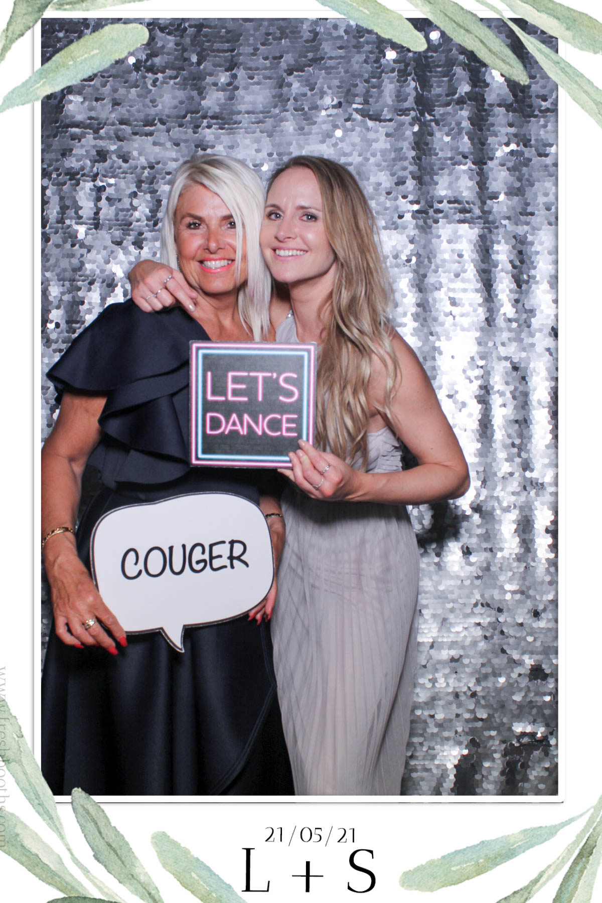 L & S Wedding | View more photos from the event at gallery.freshbooths.com/u/FreshBooths/L-S-Wedding