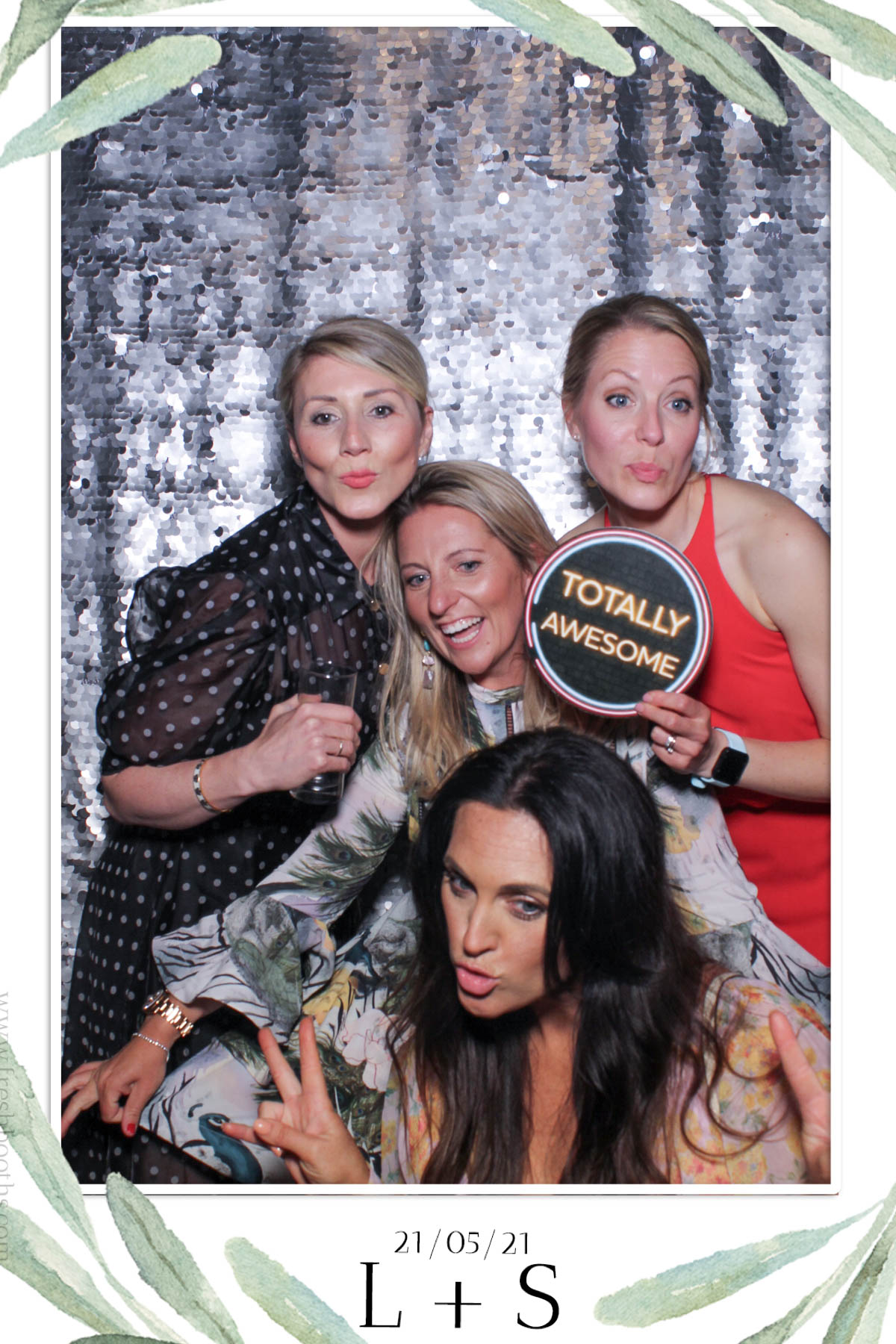 L & S Wedding | View more photos from the event at gallery.freshbooths.com/u/FreshBooths/L-S-Wedding