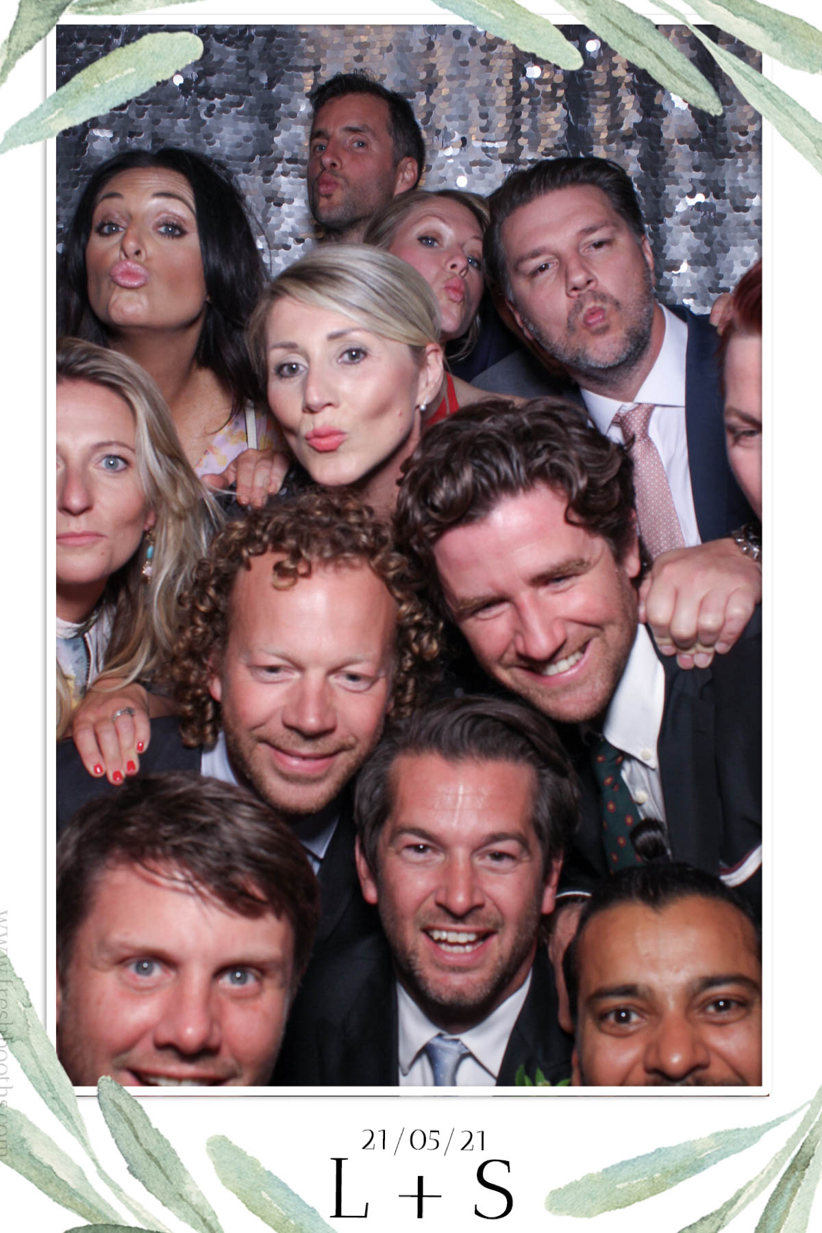 L & S Wedding | View more photos from the event at gallery.freshbooths.com/u/FreshBooths/L-S-Wedding