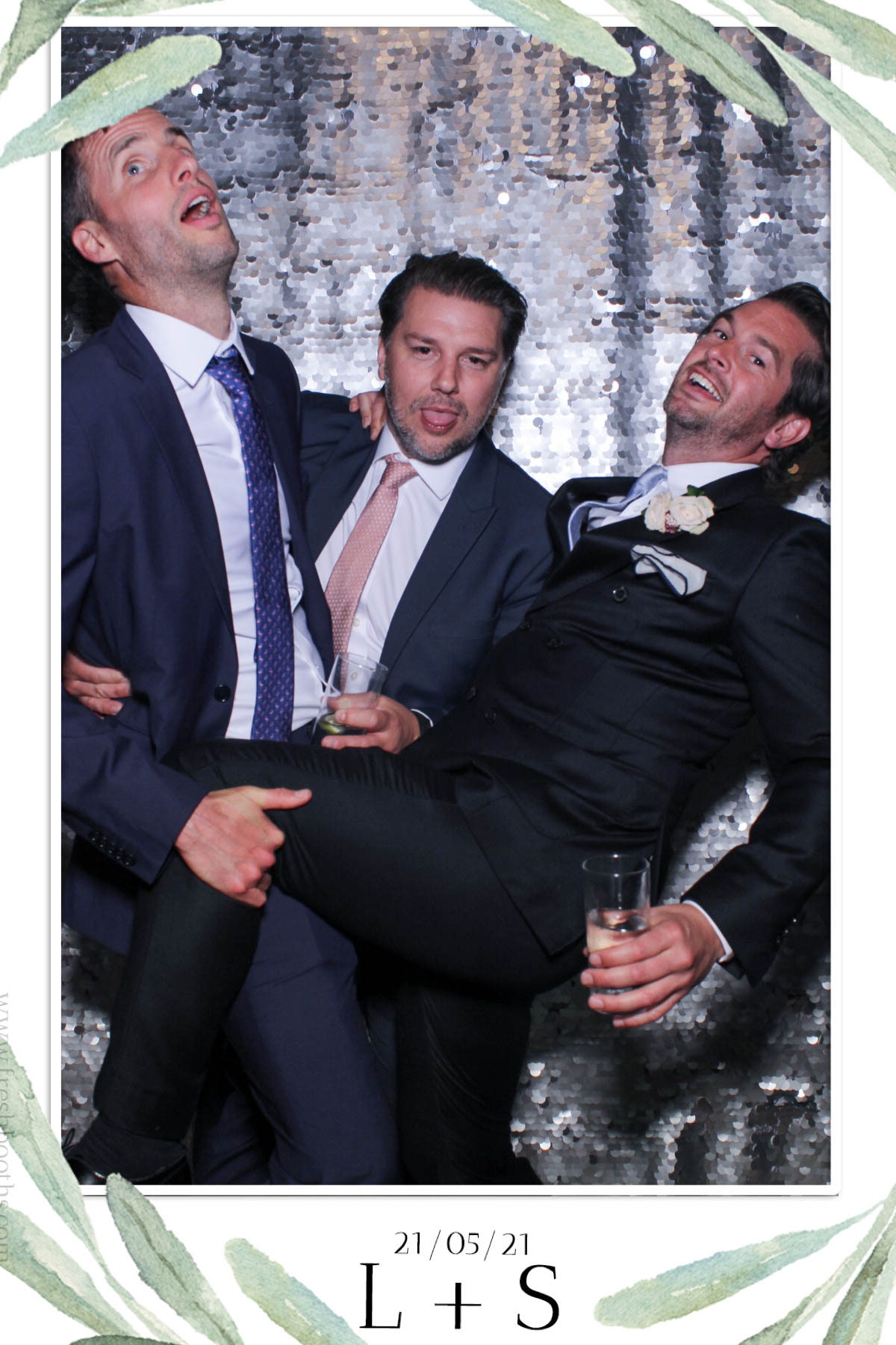 L & S Wedding | View more photos from the event at gallery.freshbooths.com/u/FreshBooths/L-S-Wedding