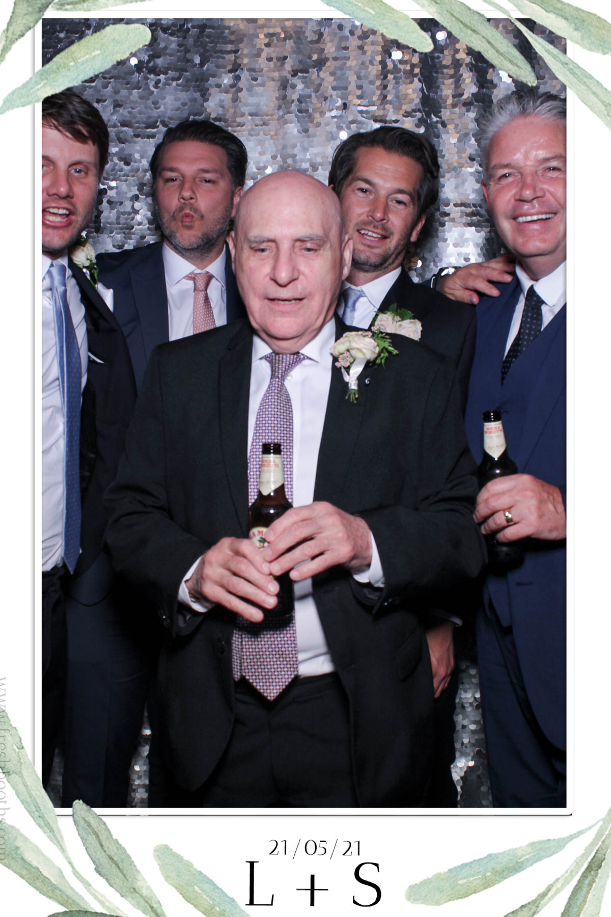 L & S Wedding | View more photos from the event at gallery.freshbooths.com/u/FreshBooths/L-S-Wedding