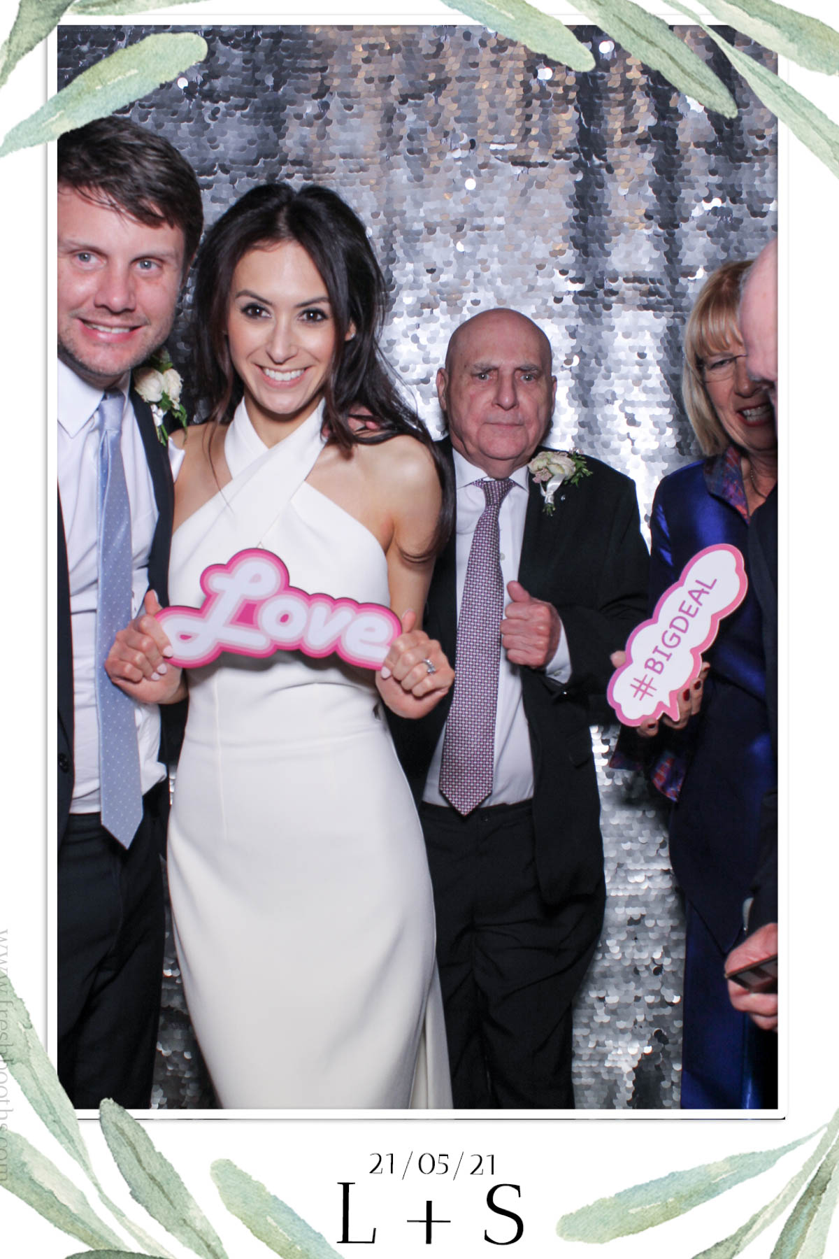 L & S Wedding | View more photos from the event at gallery.freshbooths.com/u/FreshBooths/L-S-Wedding