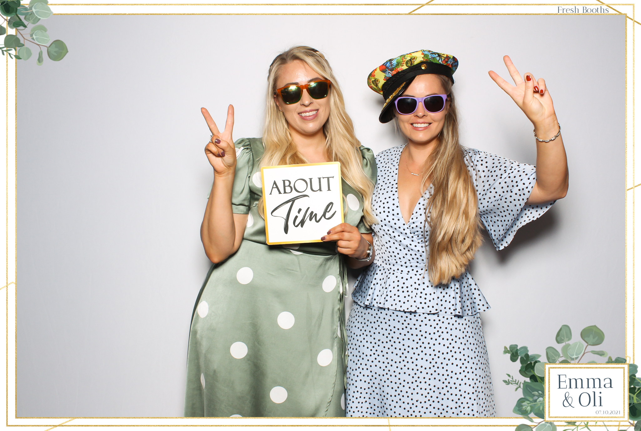 Oli & Emma Wedding - Classic Open Booth | View more photos from the event at gallery.freshbooths.com/u/FreshBooths/Oli-Emma-Wedding-Classic-Open-Booth