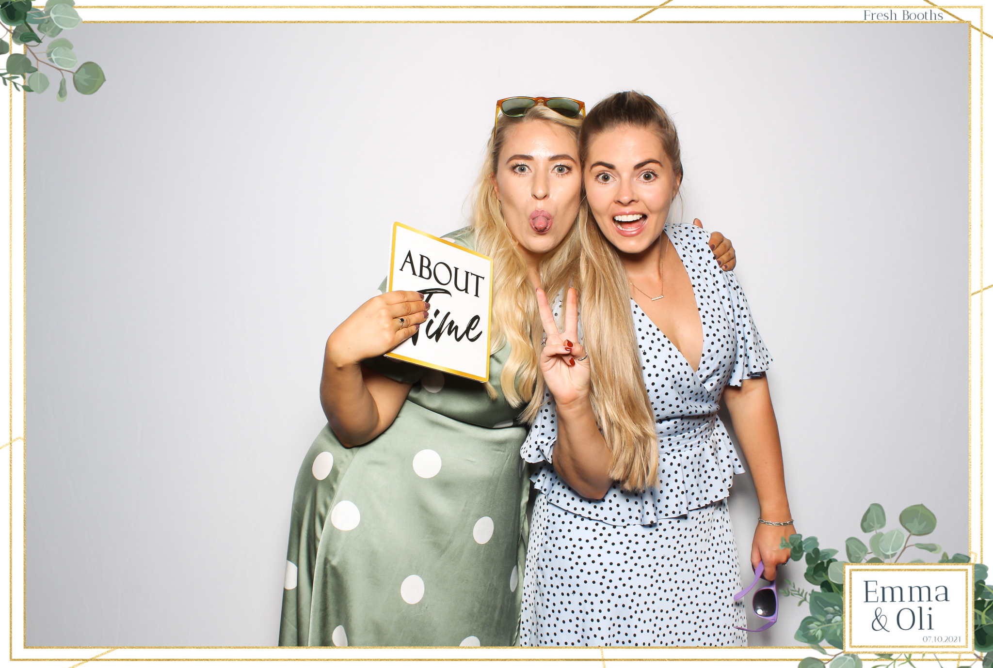 Oli & Emma Wedding - Classic Open Booth | View more photos from the event at gallery.freshbooths.com/u/FreshBooths/Oli-Emma-Wedding-Classic-Open-Booth