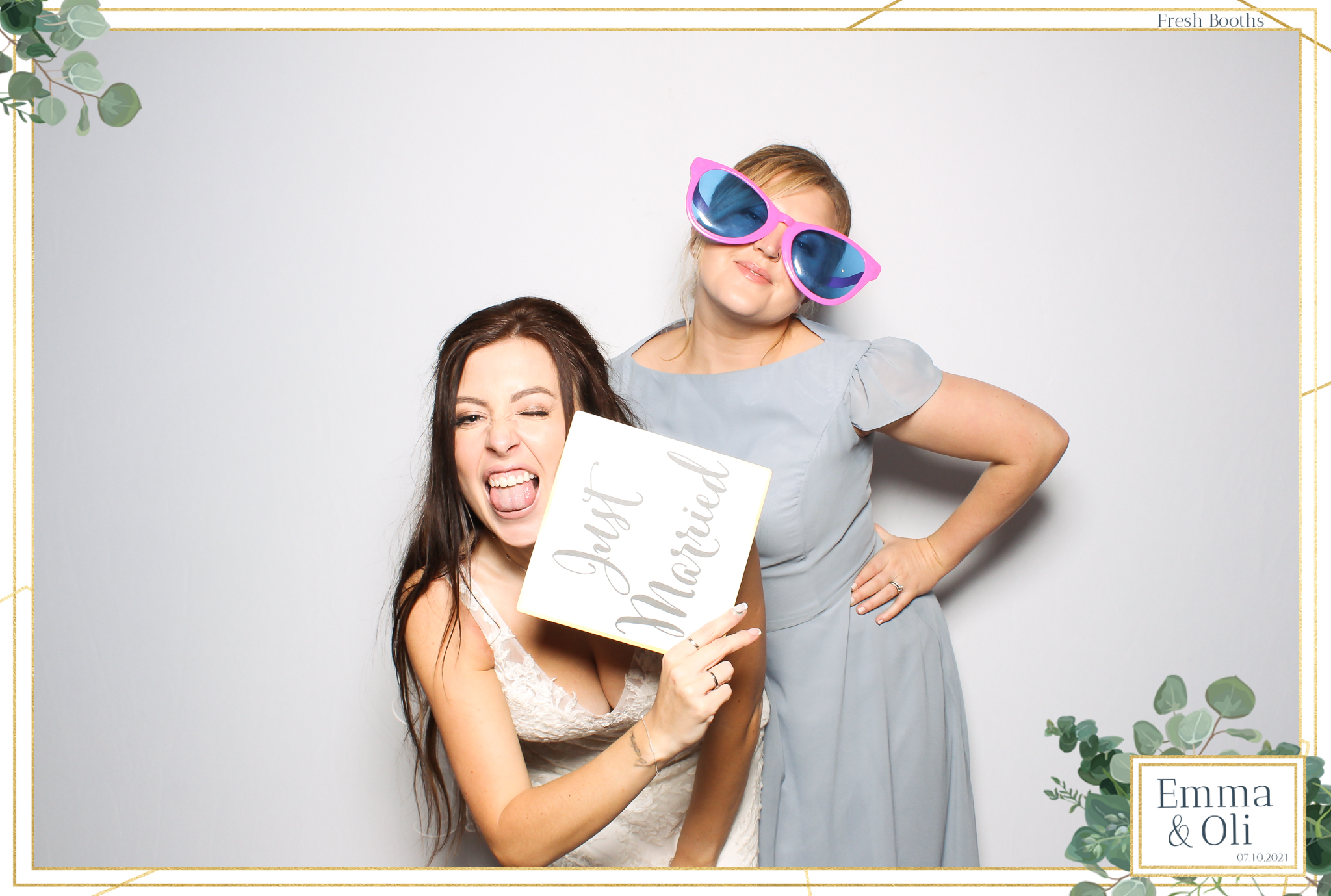 Oli & Emma Wedding - Classic Open Booth | View more photos from the event at gallery.freshbooths.com/u/FreshBooths/Oli-Emma-Wedding-Classic-Open-Booth