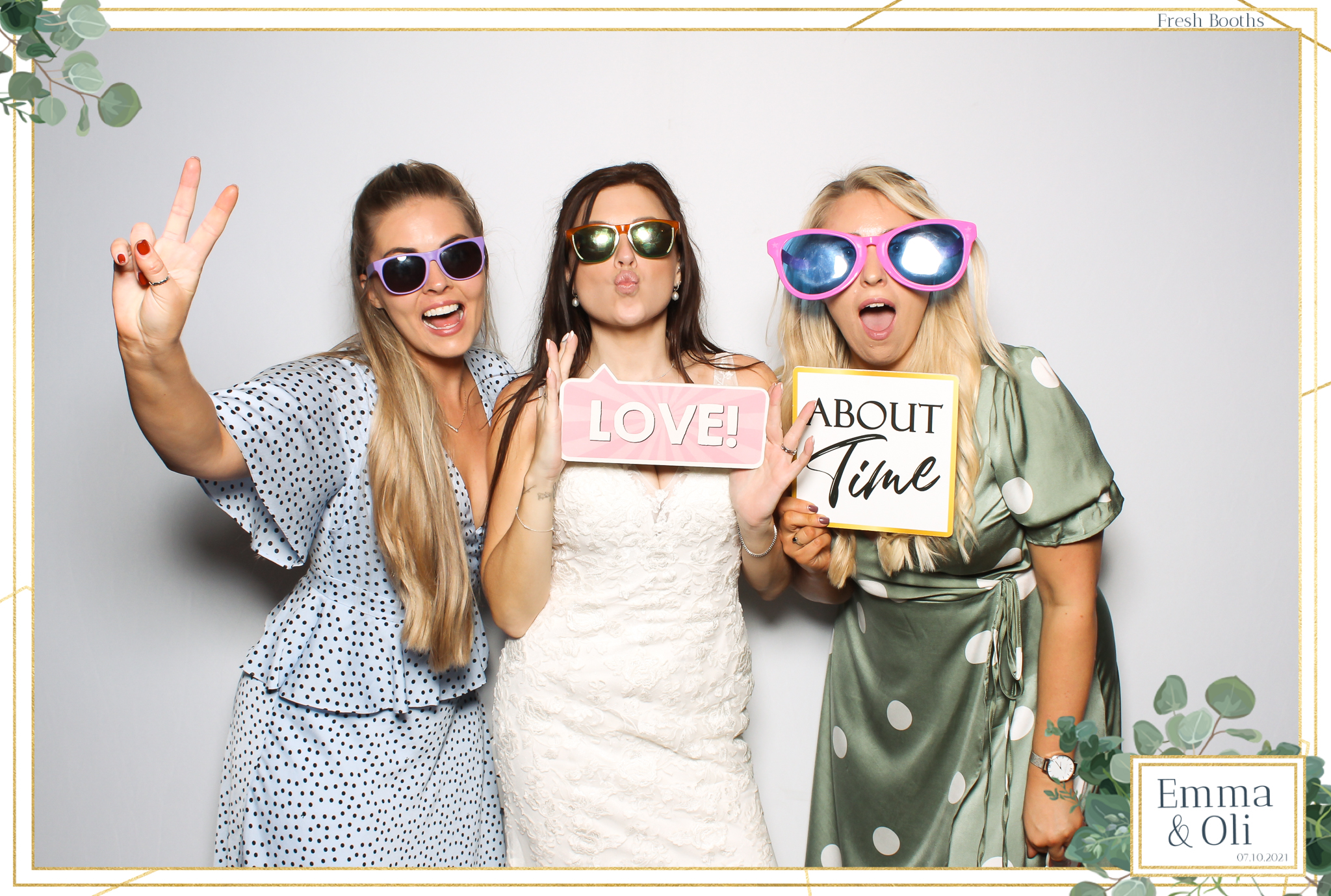 Oli & Emma Wedding - Classic Open Booth | View more photos from the event at gallery.freshbooths.com/u/FreshBooths/Oli-Emma-Wedding-Classic-Open-Booth