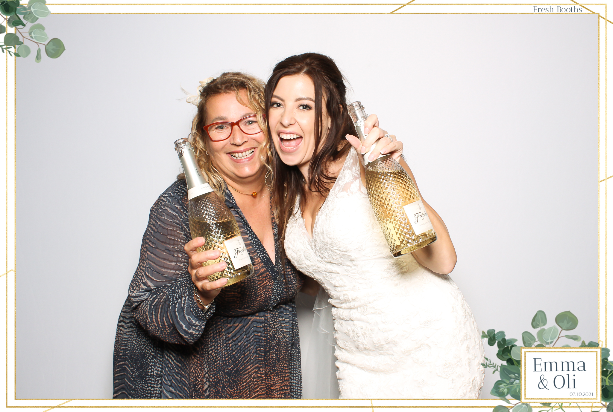Oli & Emma Wedding - Classic Open Booth | View more photos from the event at gallery.freshbooths.com/u/FreshBooths/Oli-Emma-Wedding-Classic-Open-Booth