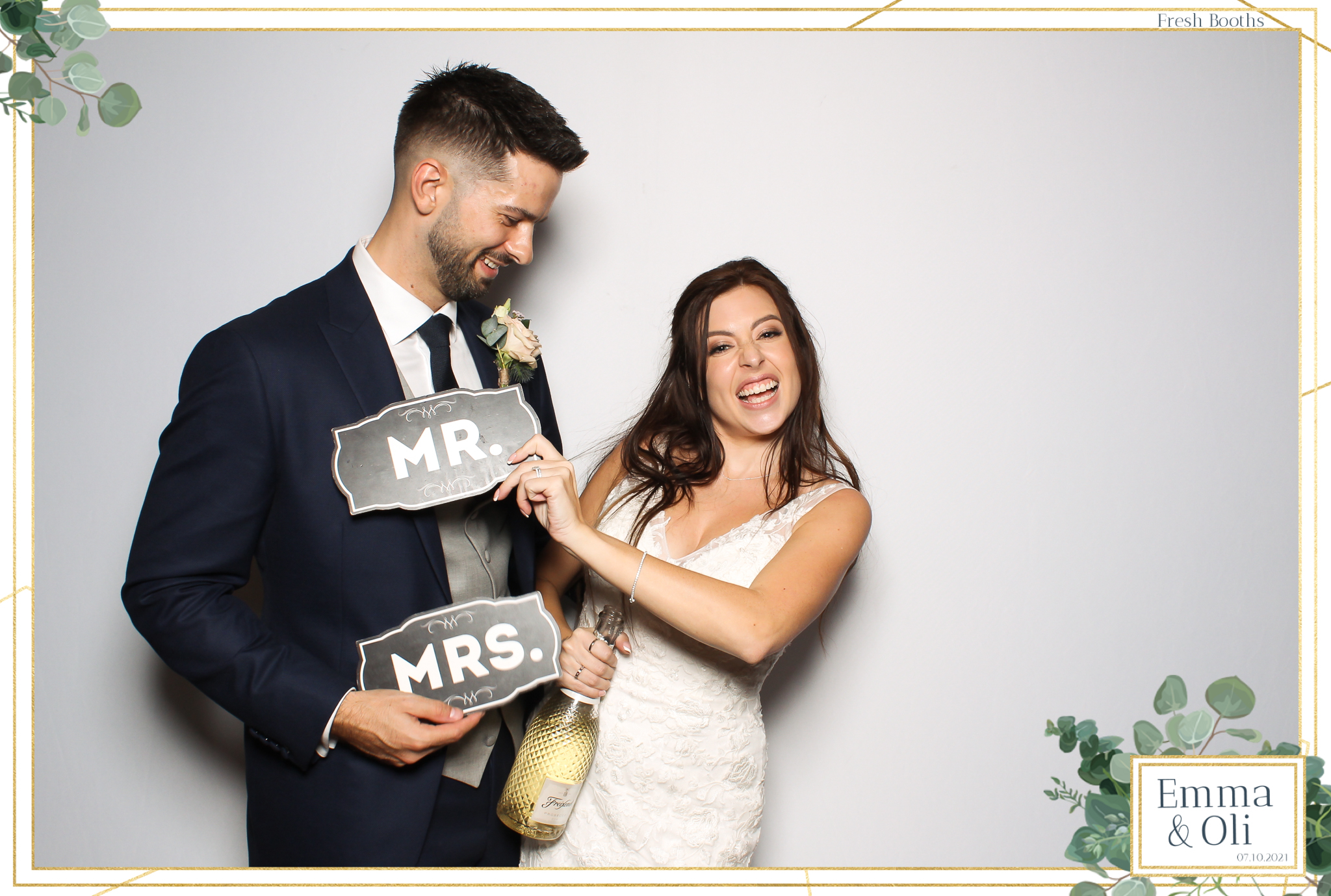 Oli & Emma Wedding - Classic Open Booth | View more photos from the event at gallery.freshbooths.com/u/FreshBooths/Oli-Emma-Wedding-Classic-Open-Booth