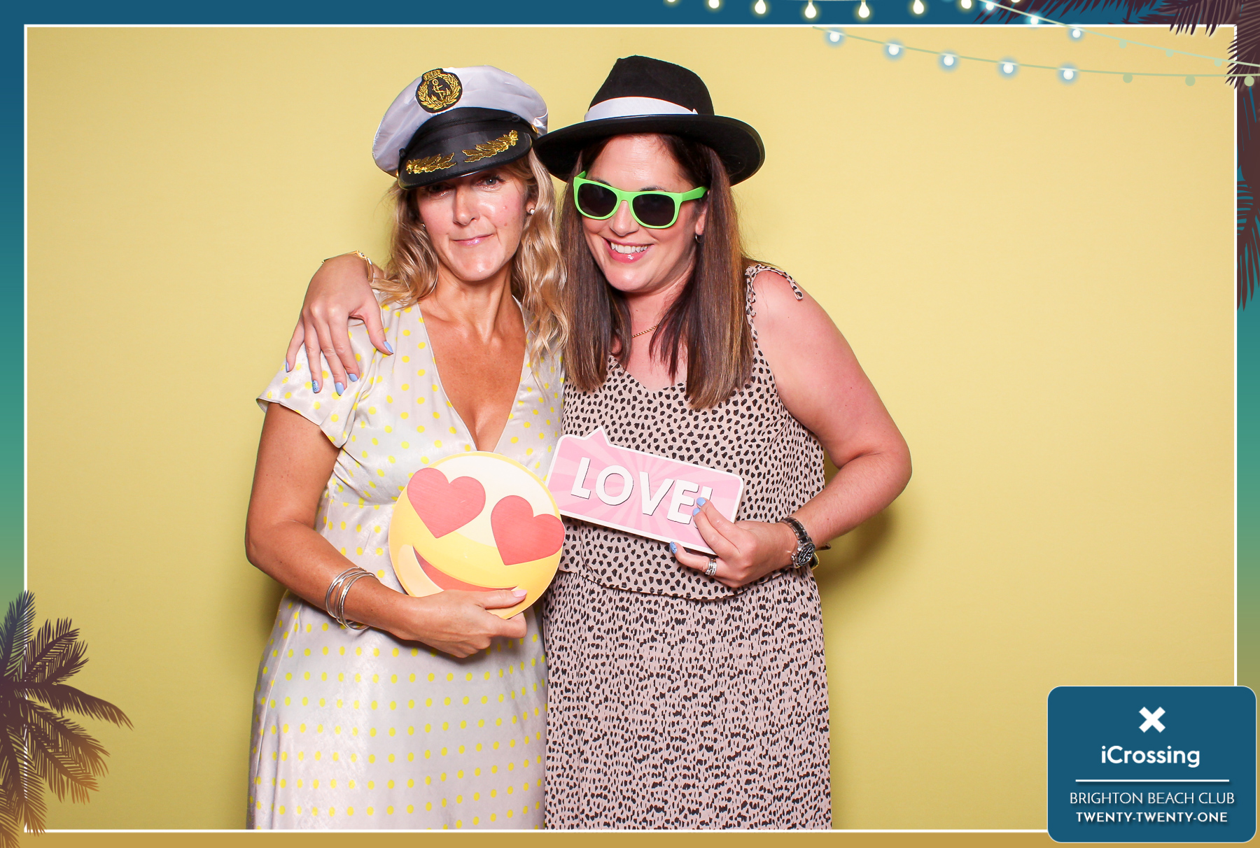 iCrossing Summer Party - Classic Open Booth | View more photos from the event at gallery.freshbooths.com/u/FreshBooths/iCrossing-Summer-Party-Classic-Open-Booth-0
