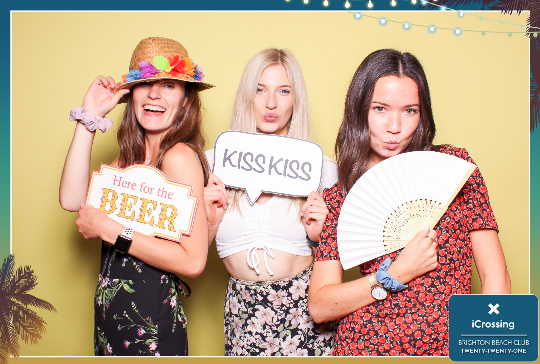 iCrossing Summer Party - Classic Open Booth | View more photos from the event at gallery.freshbooths.com/u/FreshBooths/iCrossing-Summer-Party-Classic-Open-Booth-0
