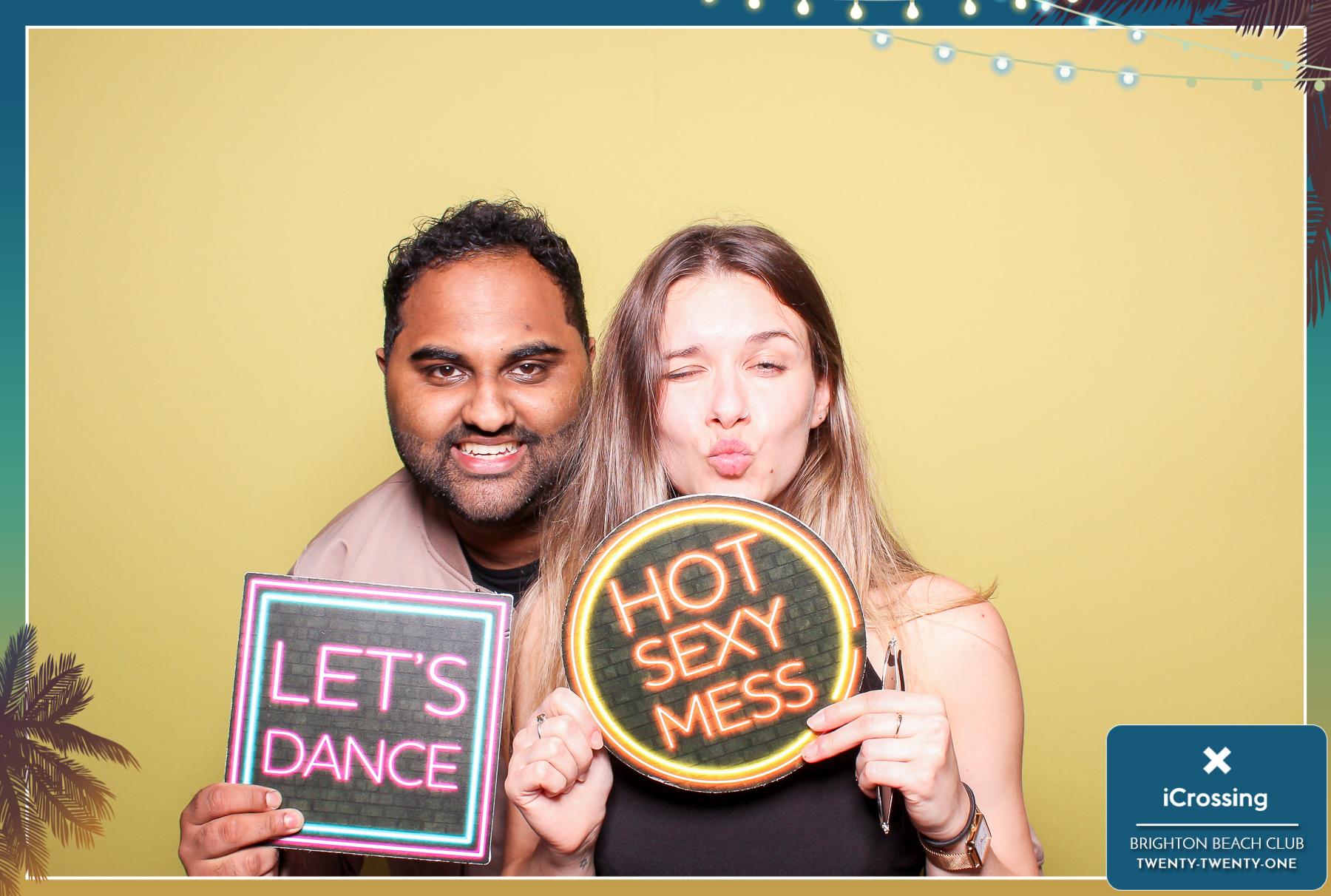 iCrossing Summer Party - Classic Open Booth | View more photos from the event at gallery.freshbooths.com/u/FreshBooths/iCrossing-Summer-Party-Classic-Open-Booth-0