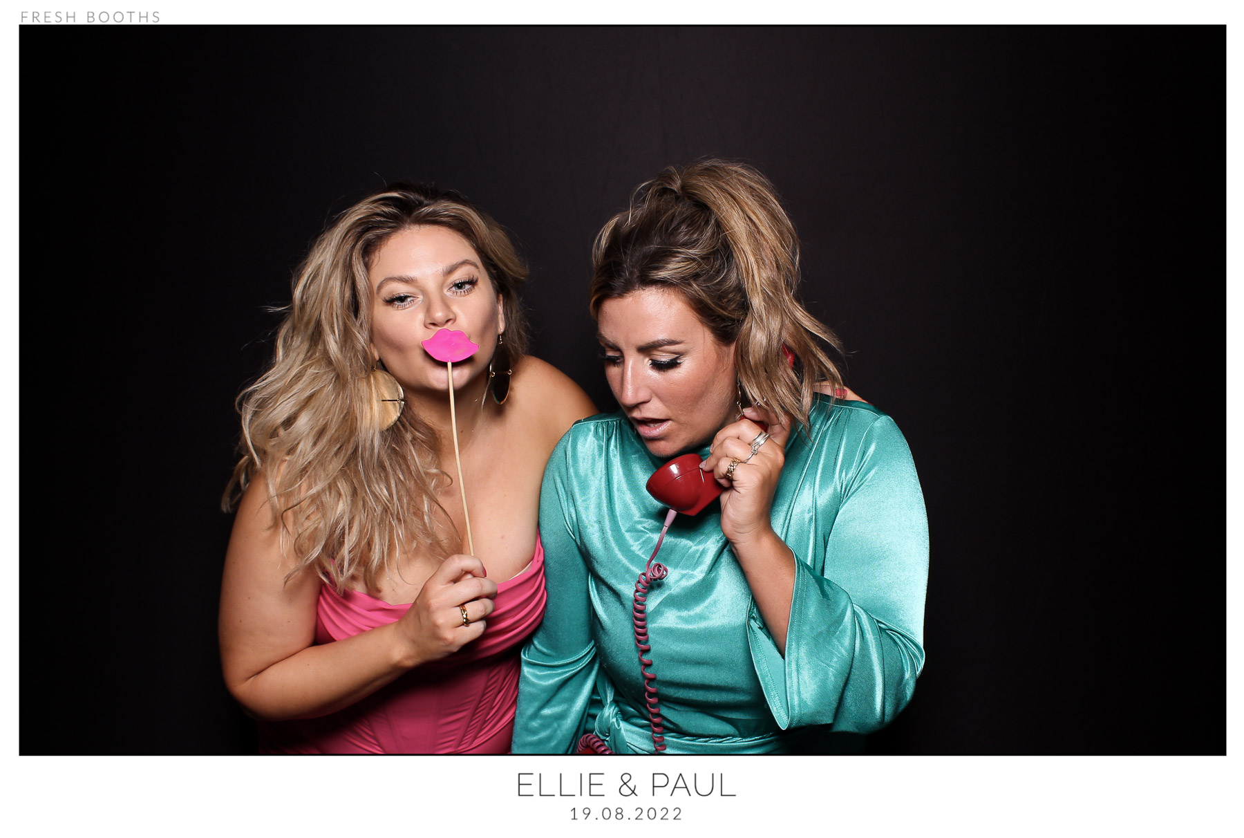 Ellie & Paul - classic Open Booth | View more photos from the event at gallery.freshbooths.com/u/FreshBooths/Ellie-Paul-classic-Open-Booth