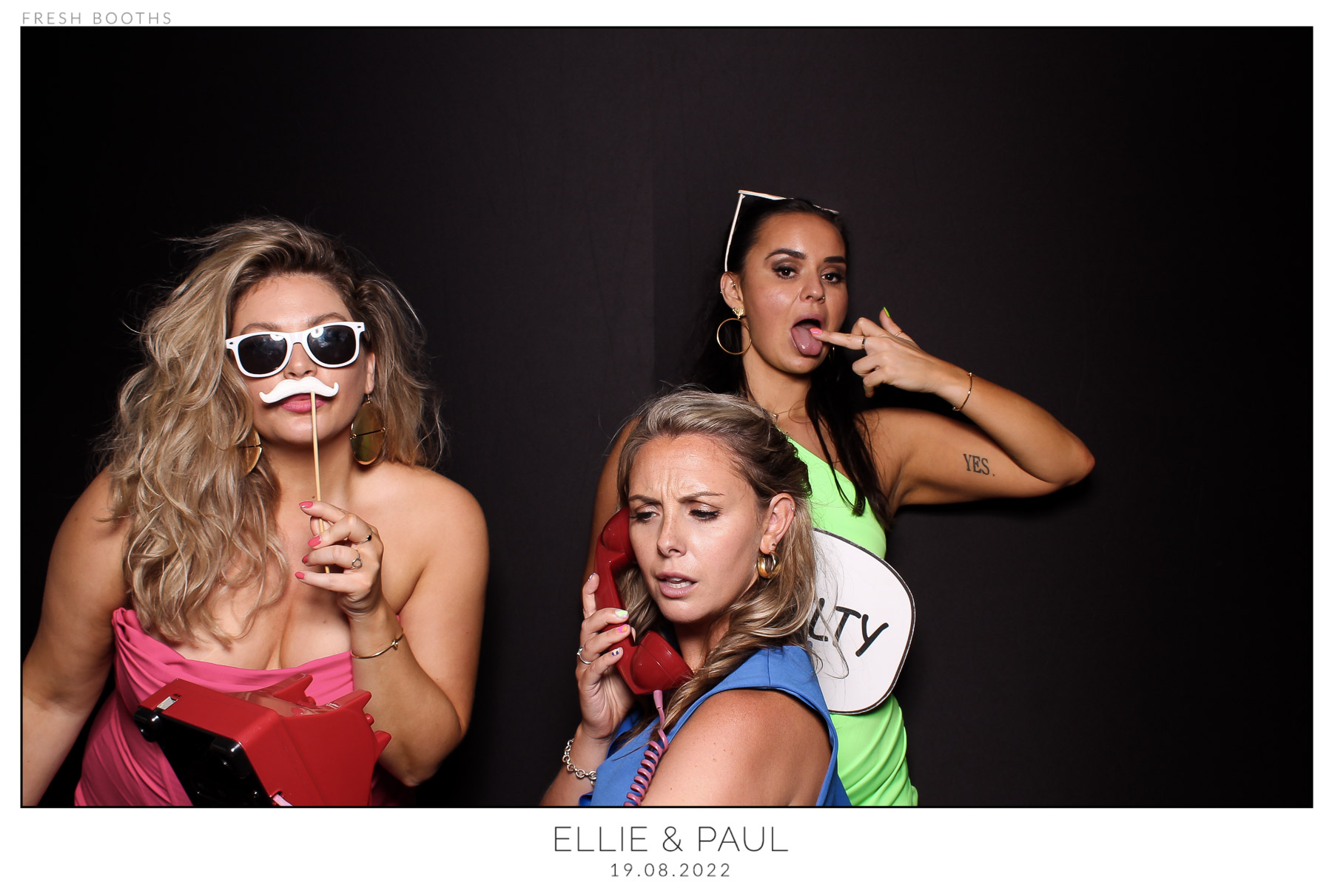 Ellie & Paul - classic Open Booth | View more photos from the event at gallery.freshbooths.com/u/FreshBooths/Ellie-Paul-classic-Open-Booth