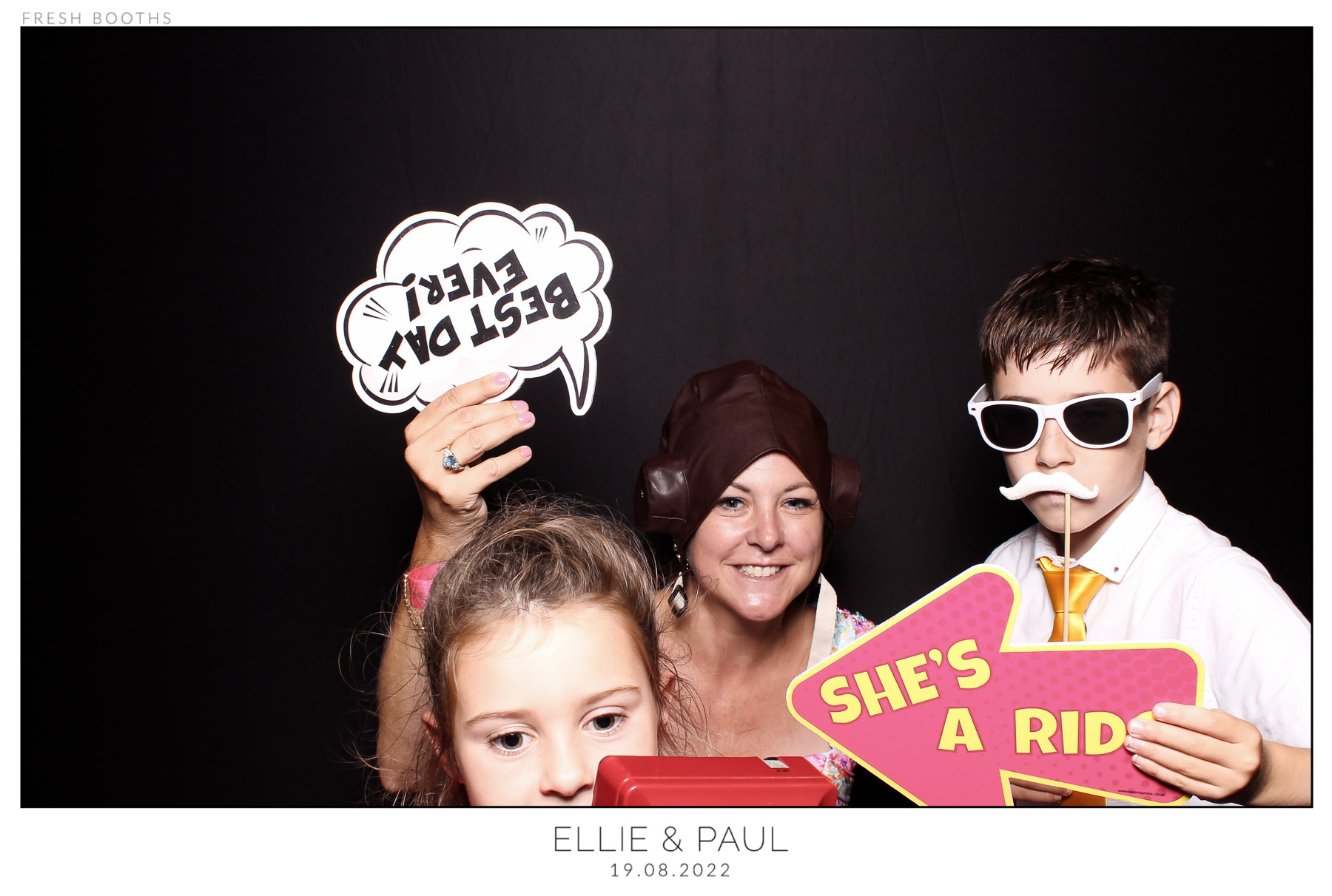 Ellie & Paul - classic Open Booth | View more photos from the event at gallery.freshbooths.com/u/FreshBooths/Ellie-Paul-classic-Open-Booth