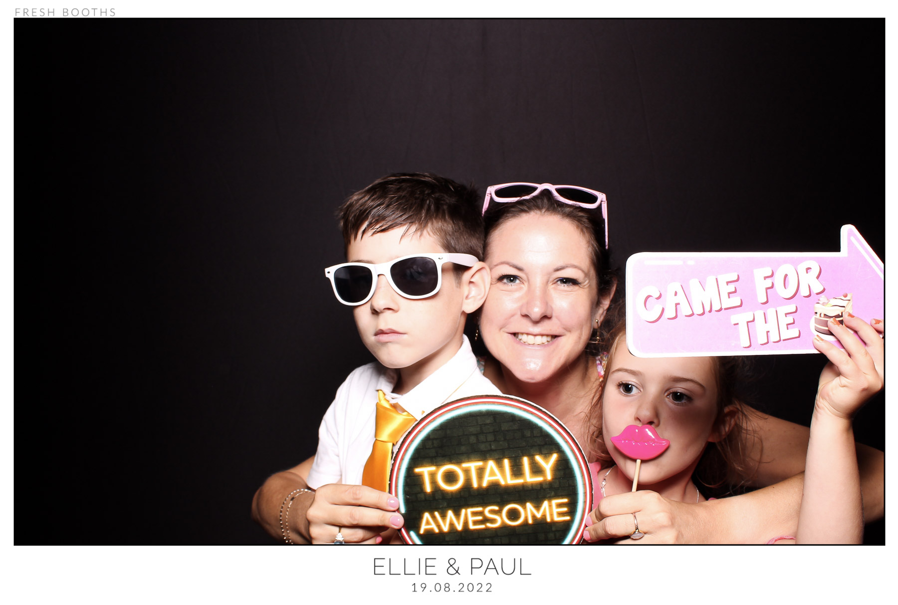 Ellie & Paul - classic Open Booth | View more photos from the event at gallery.freshbooths.com/u/FreshBooths/Ellie-Paul-classic-Open-Booth