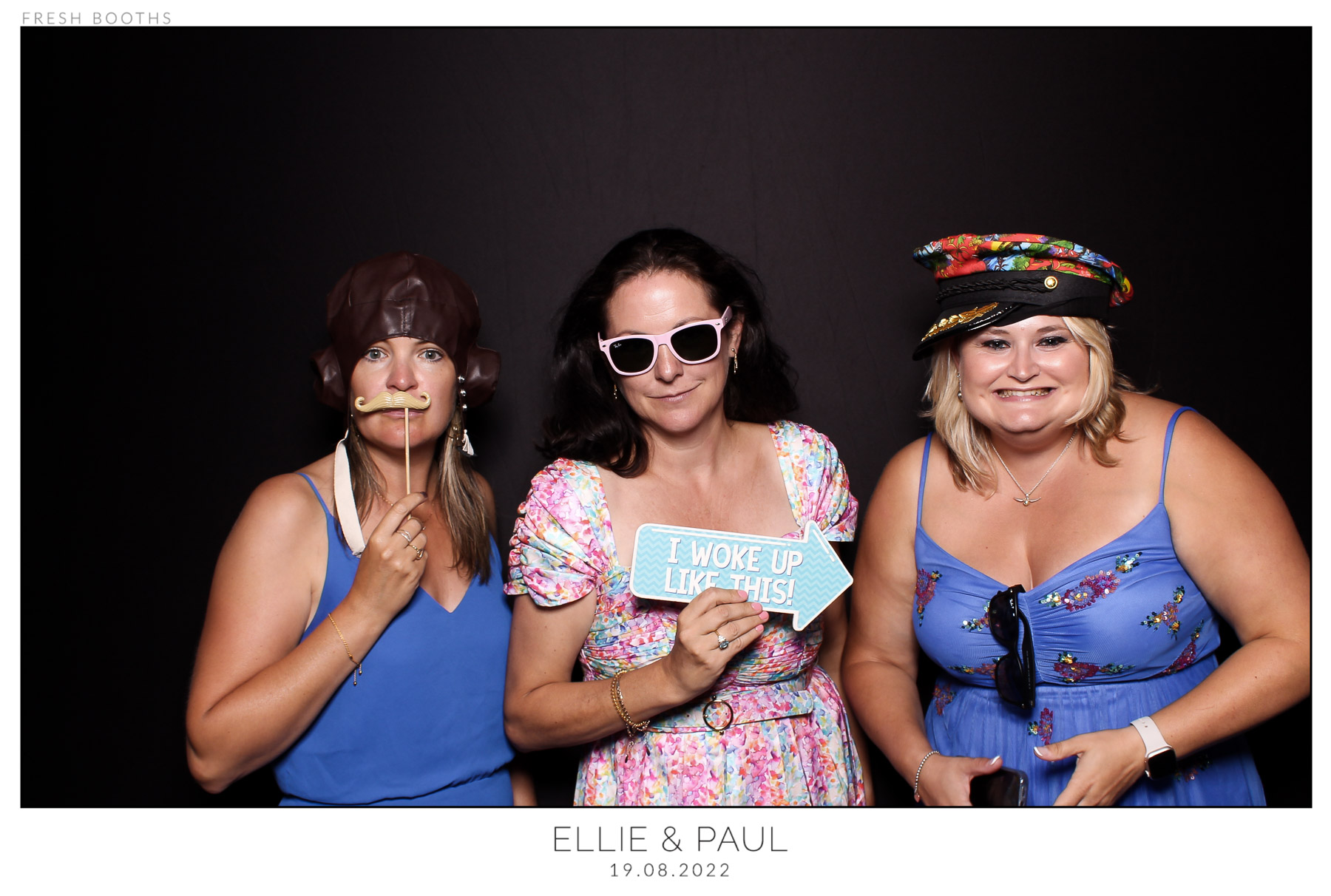 Ellie & Paul - classic Open Booth | View more photos from the event at gallery.freshbooths.com/u/FreshBooths/Ellie-Paul-classic-Open-Booth