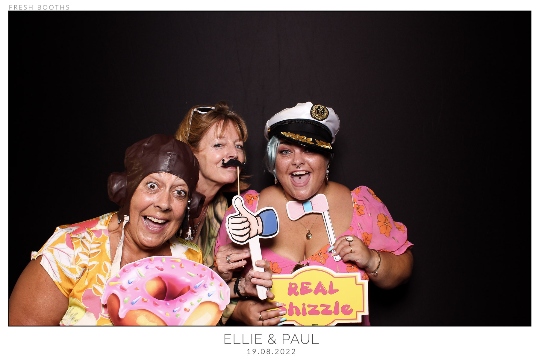 Ellie & Paul - classic Open Booth | View more photos from the event at gallery.freshbooths.com/u/FreshBooths/Ellie-Paul-classic-Open-Booth