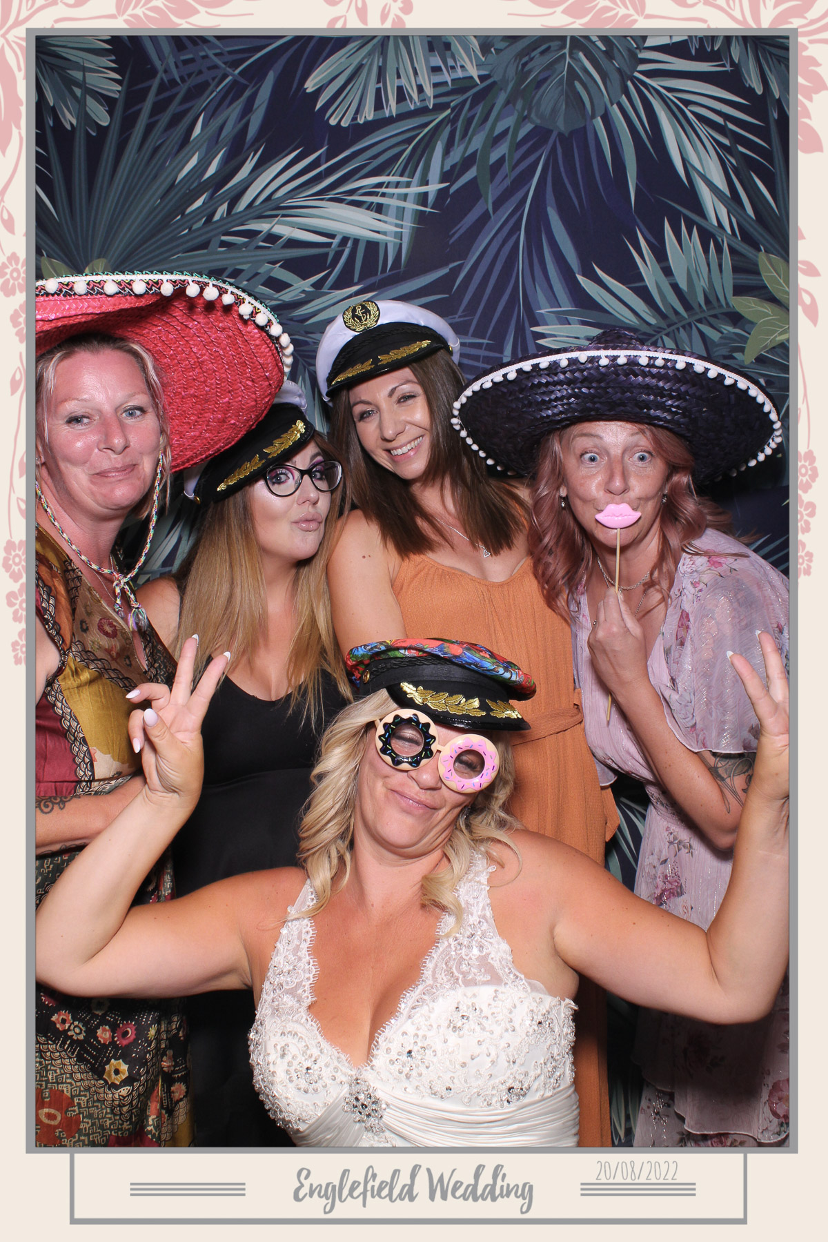 Englefield Wedding - Selfie Mirror | View more photos from the event at gallery.freshbooths.com/u/FreshBooths/Englefield-Wedding-Selfie-Mirror
