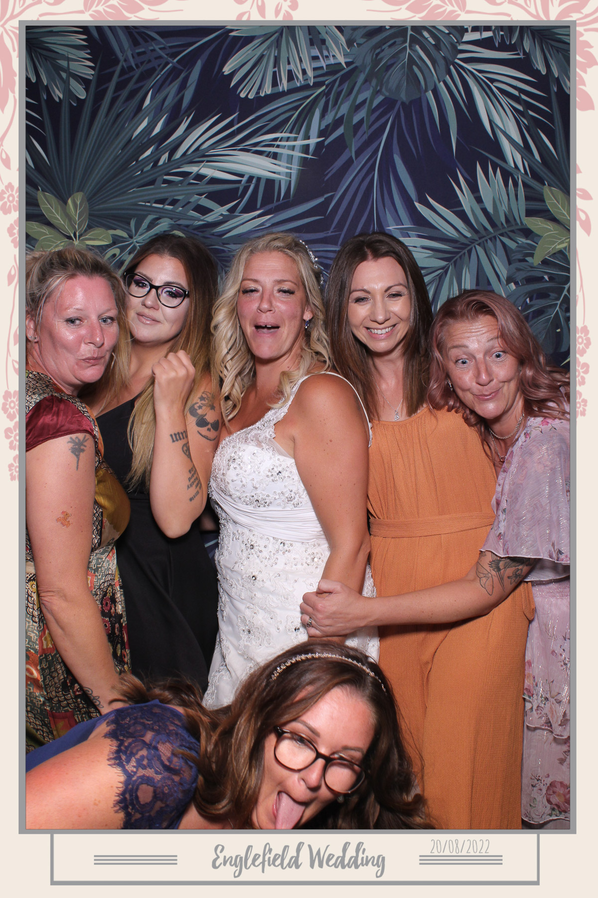 Englefield Wedding - Selfie Mirror | View more photos from the event at gallery.freshbooths.com/u/FreshBooths/Englefield-Wedding-Selfie-Mirror