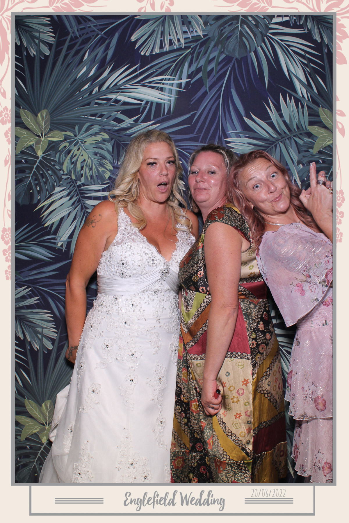 Englefield Wedding - Selfie Mirror | View more photos from the event at gallery.freshbooths.com/u/FreshBooths/Englefield-Wedding-Selfie-Mirror