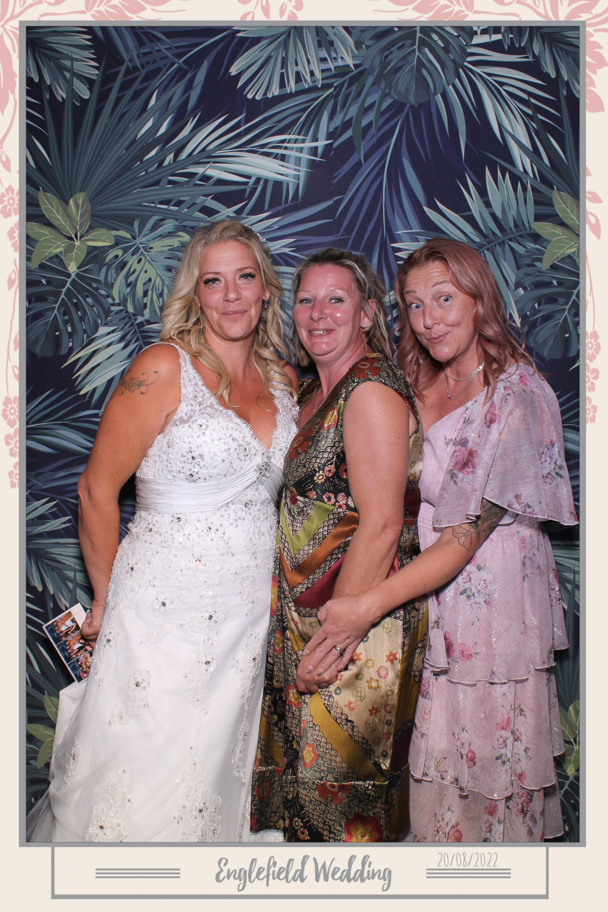 Englefield Wedding - Selfie Mirror | View more photos from the event at gallery.freshbooths.com/u/FreshBooths/Englefield-Wedding-Selfie-Mirror